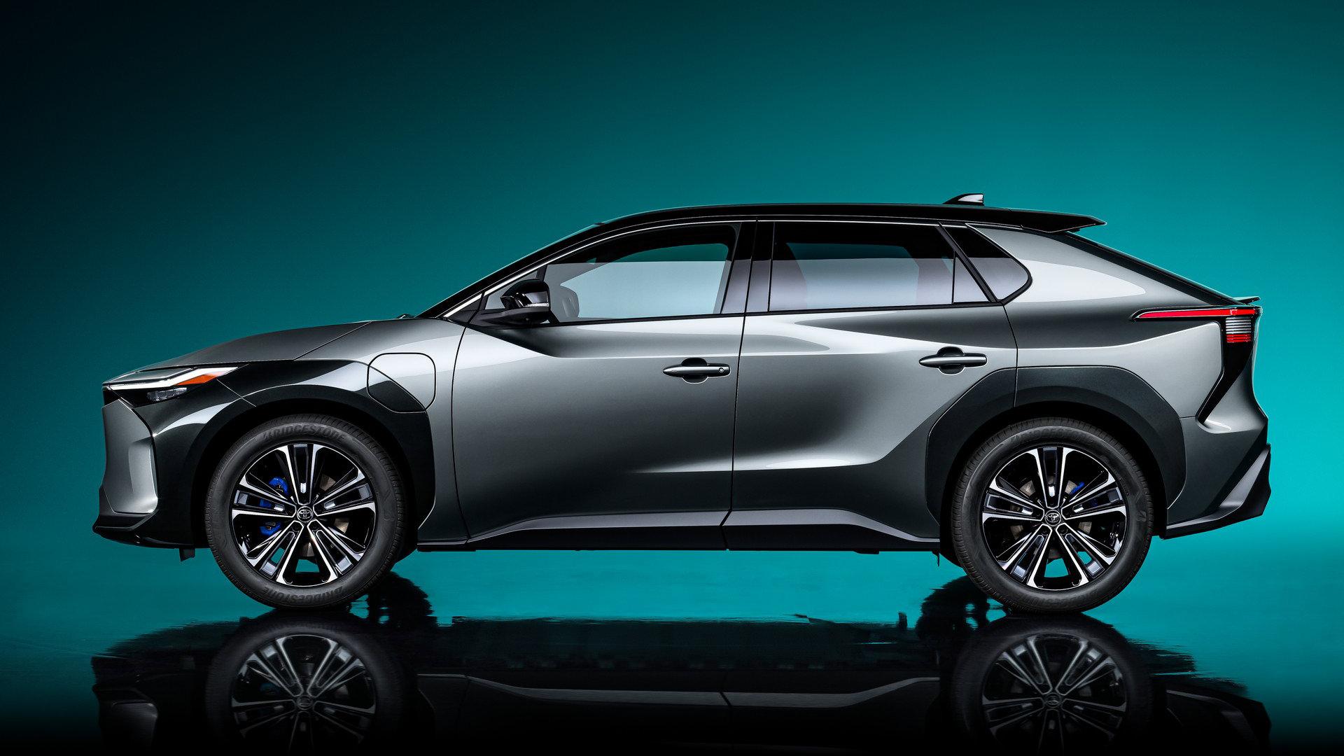 نمای جانبی کراس اور مفهومی تویوتا / Toyota bZ4X Concept