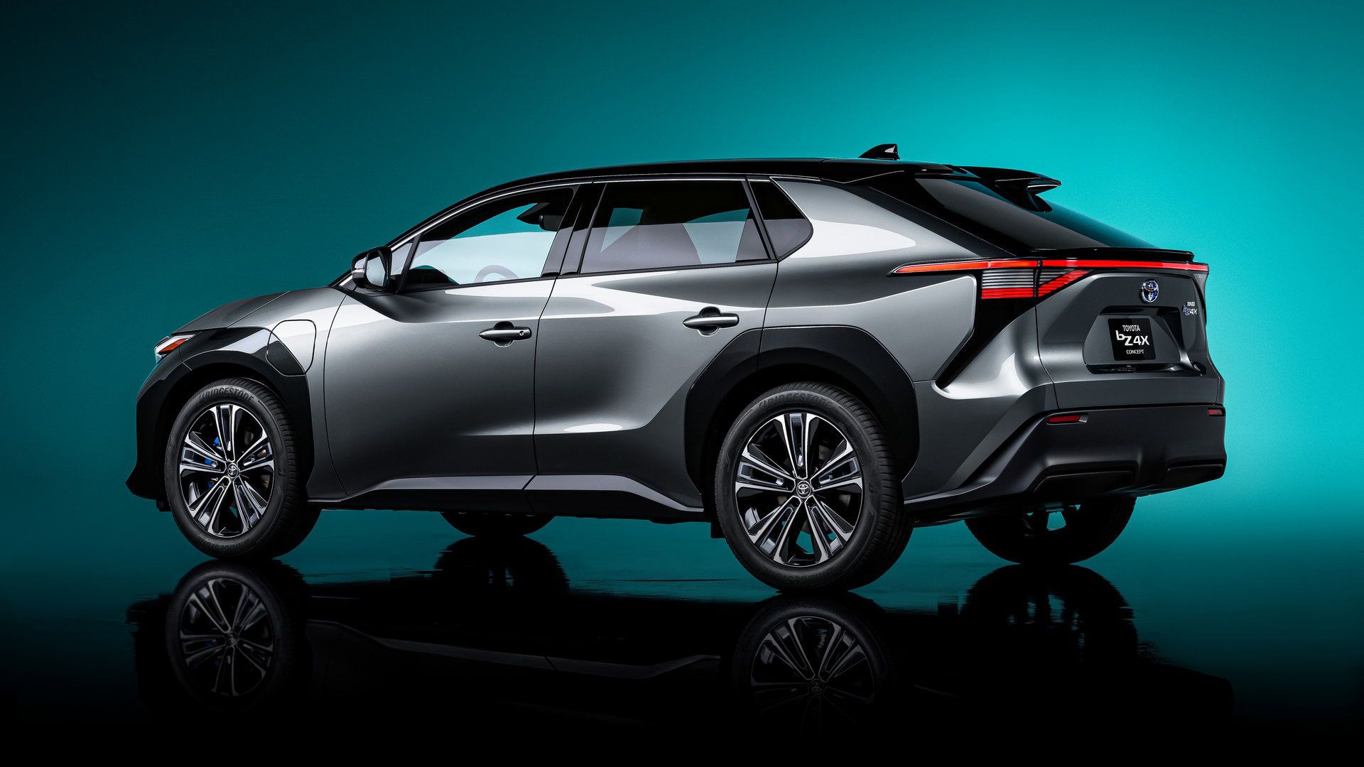 نمای سه چهارم غقب کراس اور مفهومی تویوتا / Toyota bZ4X Concept