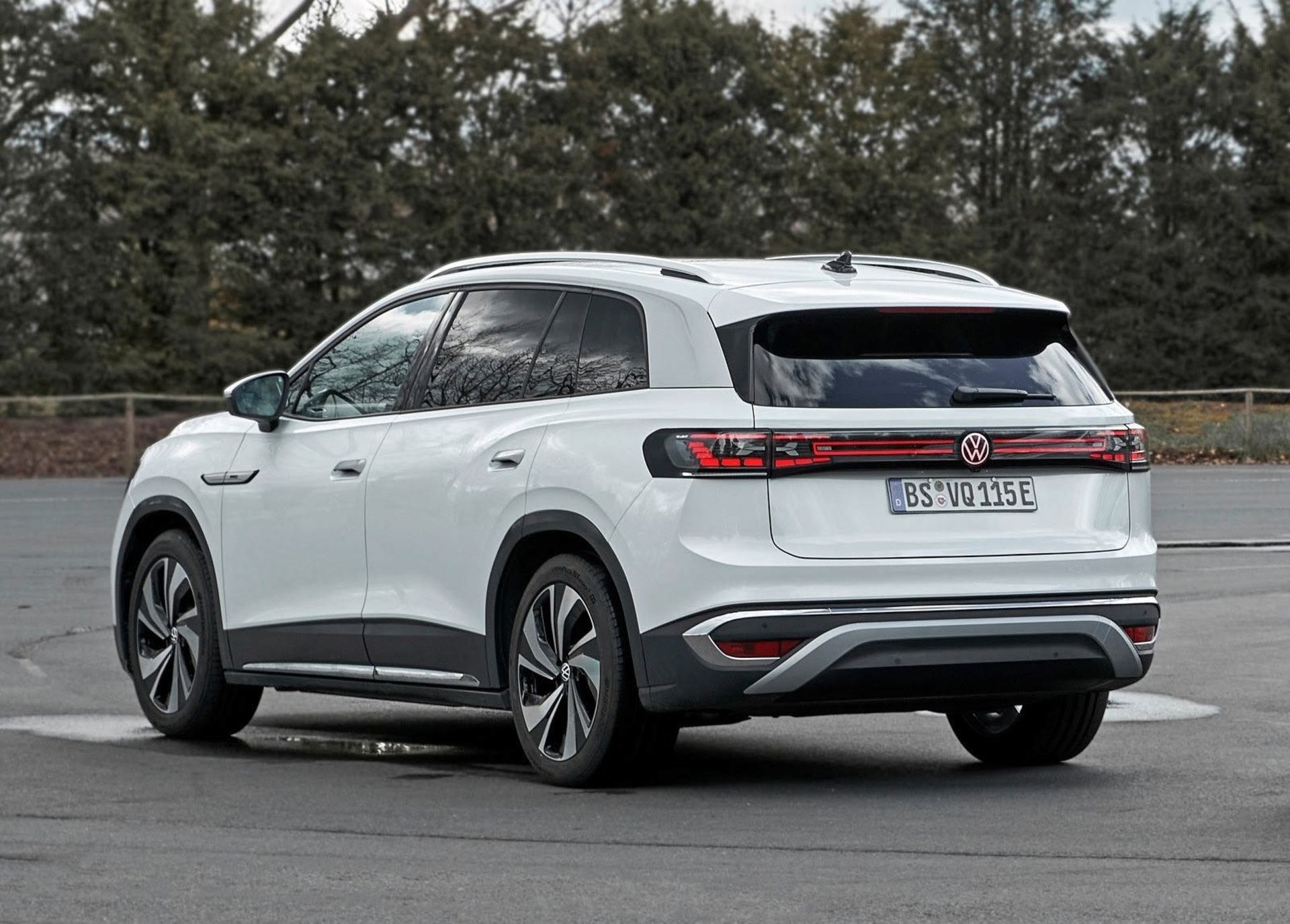 نمای پشت  فولکس واگن آی‌دی 6 Volkswagen ID.6 