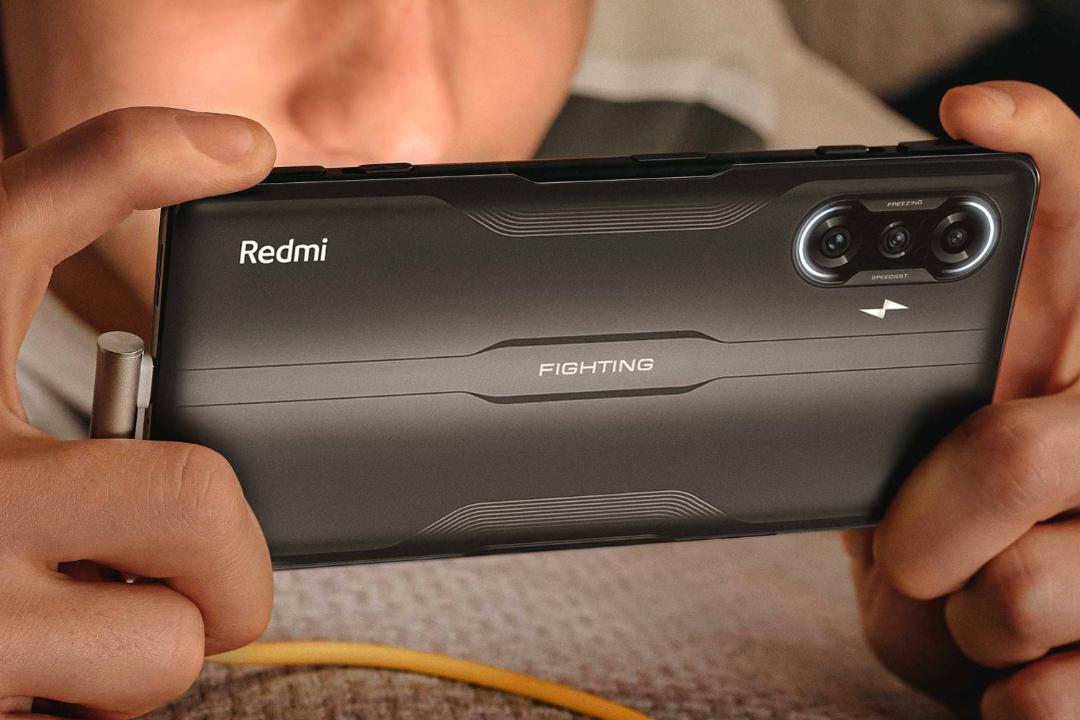 ردمی K40 گیمینگ ادیشن / Redmi K40 Gaming در حالت افقی در دست