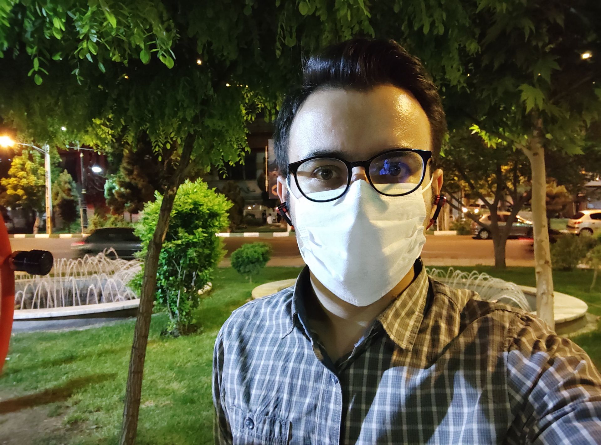 عکس نمونه سلفی ردمی نوت ۱۰ - مهرداد عیسی لو از زومیت