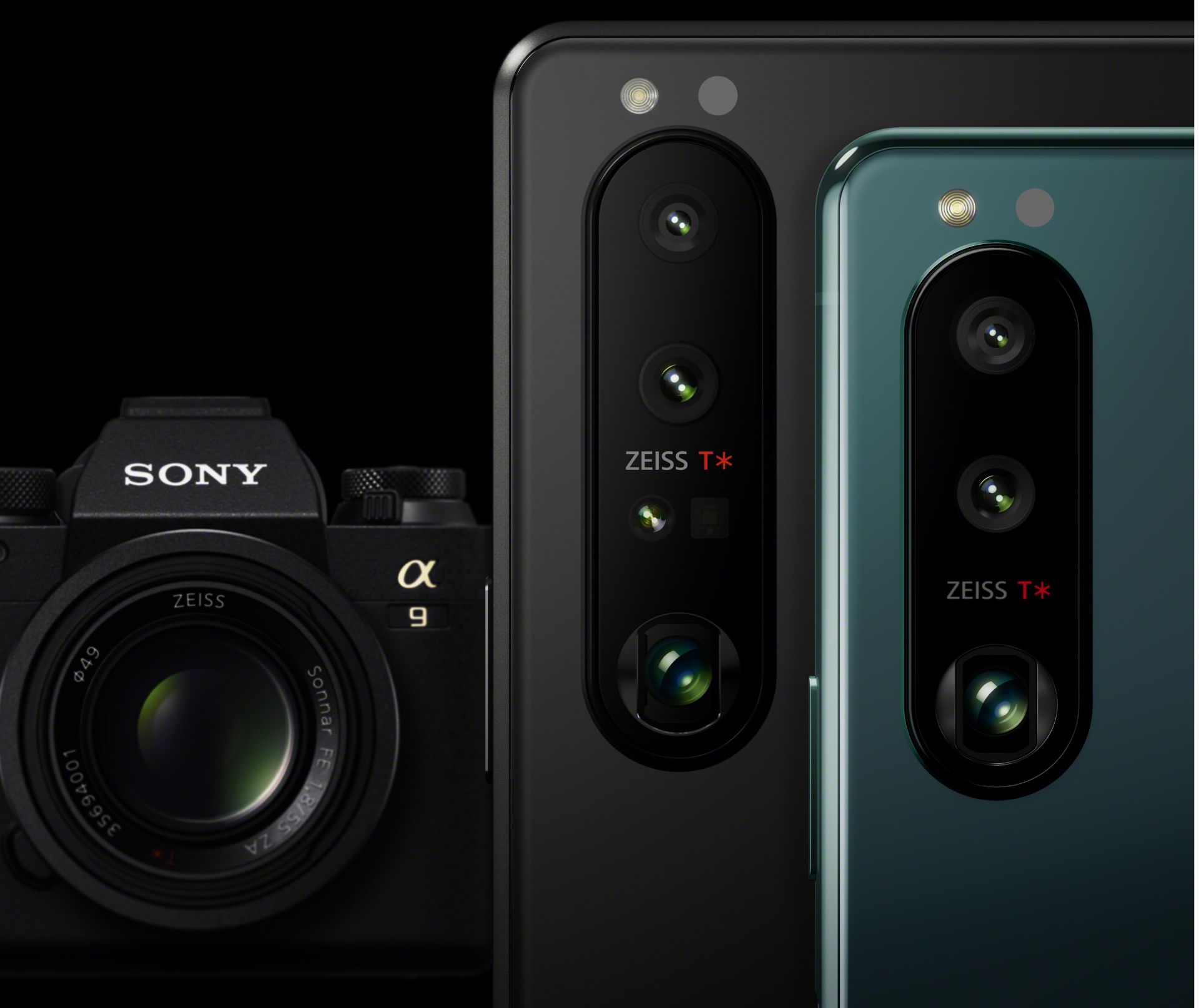 نمای نزدیک دوربین گوشی های اکسپریا وان مارک 3 و اکسپریا 5 مارک 3 در کنار دوربین سونی