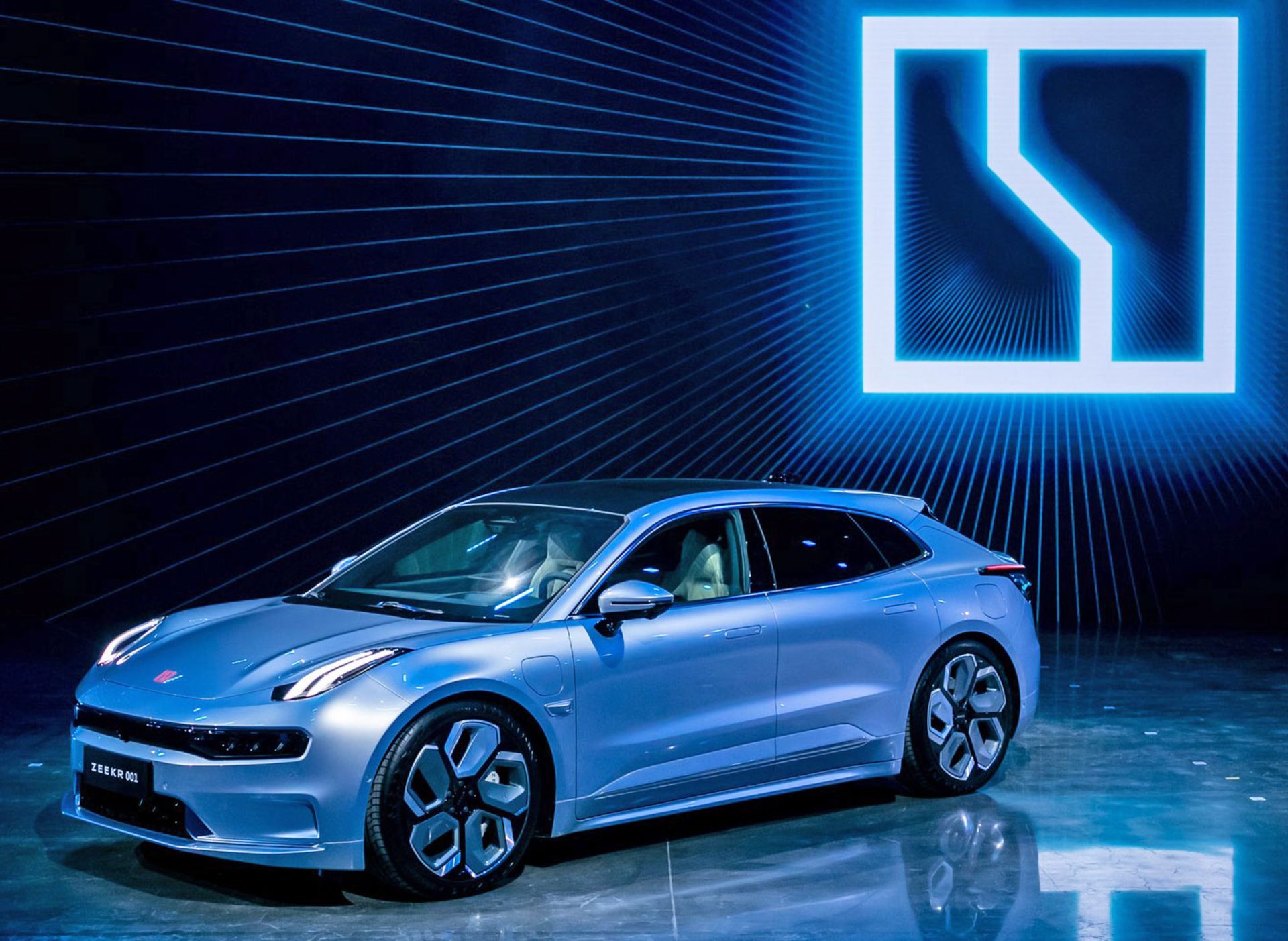 نمای اصلی جیلی زیکر Geely Zeekr 001