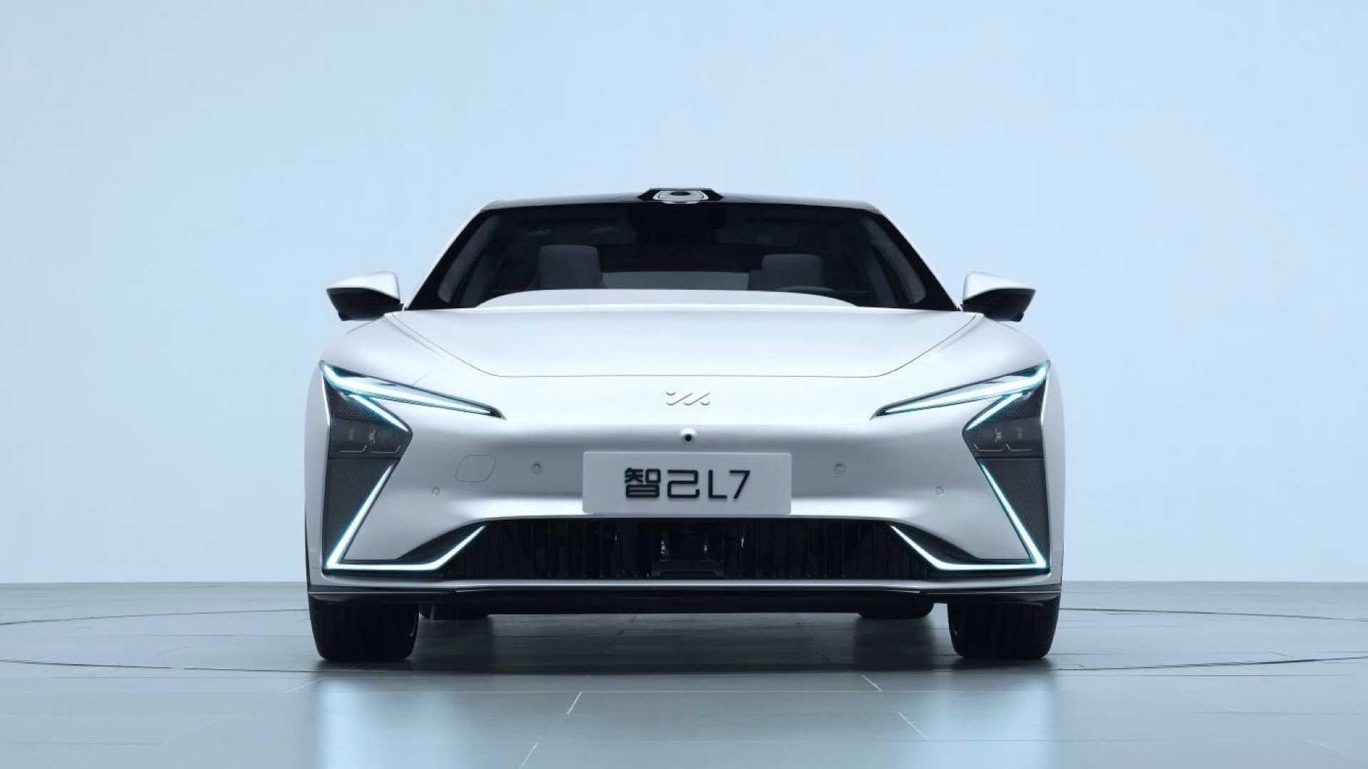 نمای روبرو خودرو برقی ژیجی Zhiji L7 EV