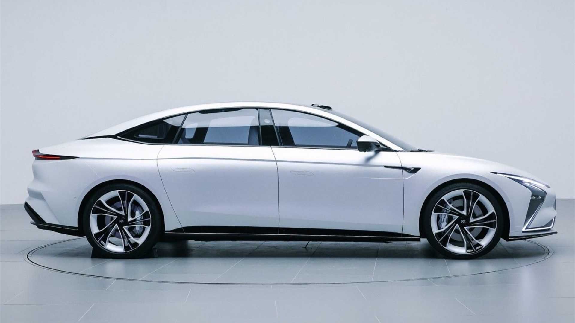 نمای جانبی خودرو برقی ژیجی Zhiji L7 EV