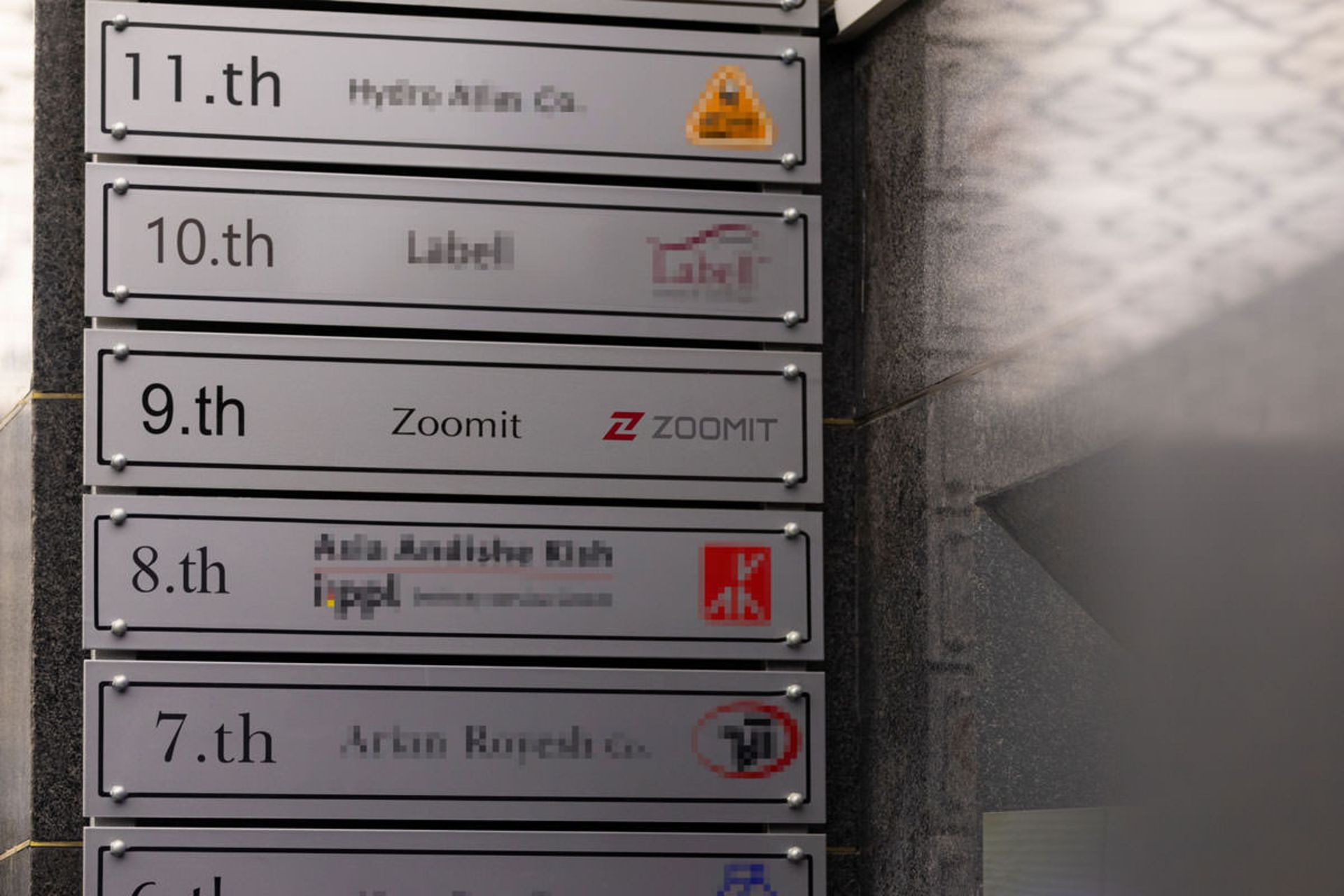 ورودی دفتر زومیت