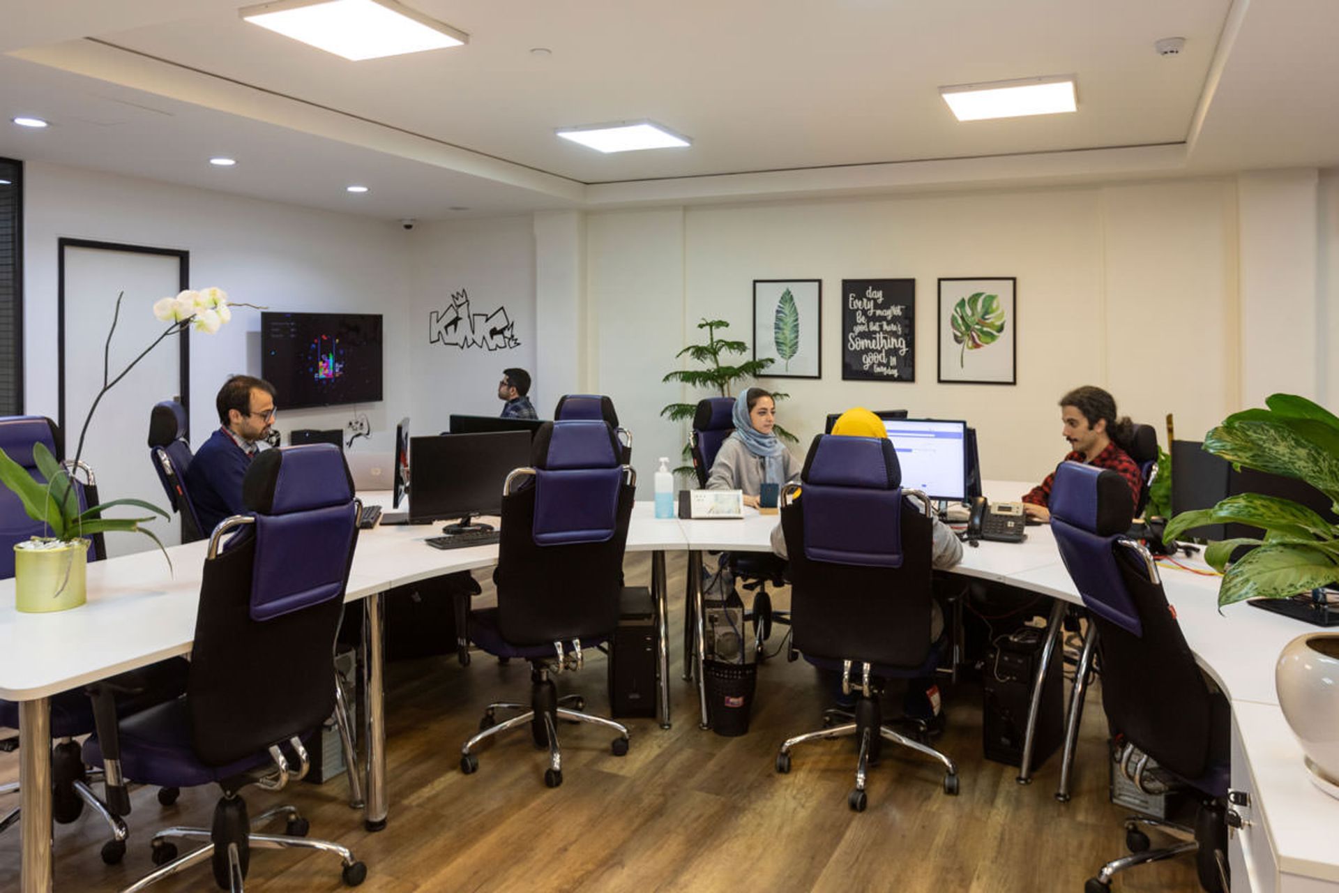 سالن اصلی دفتر زومیت