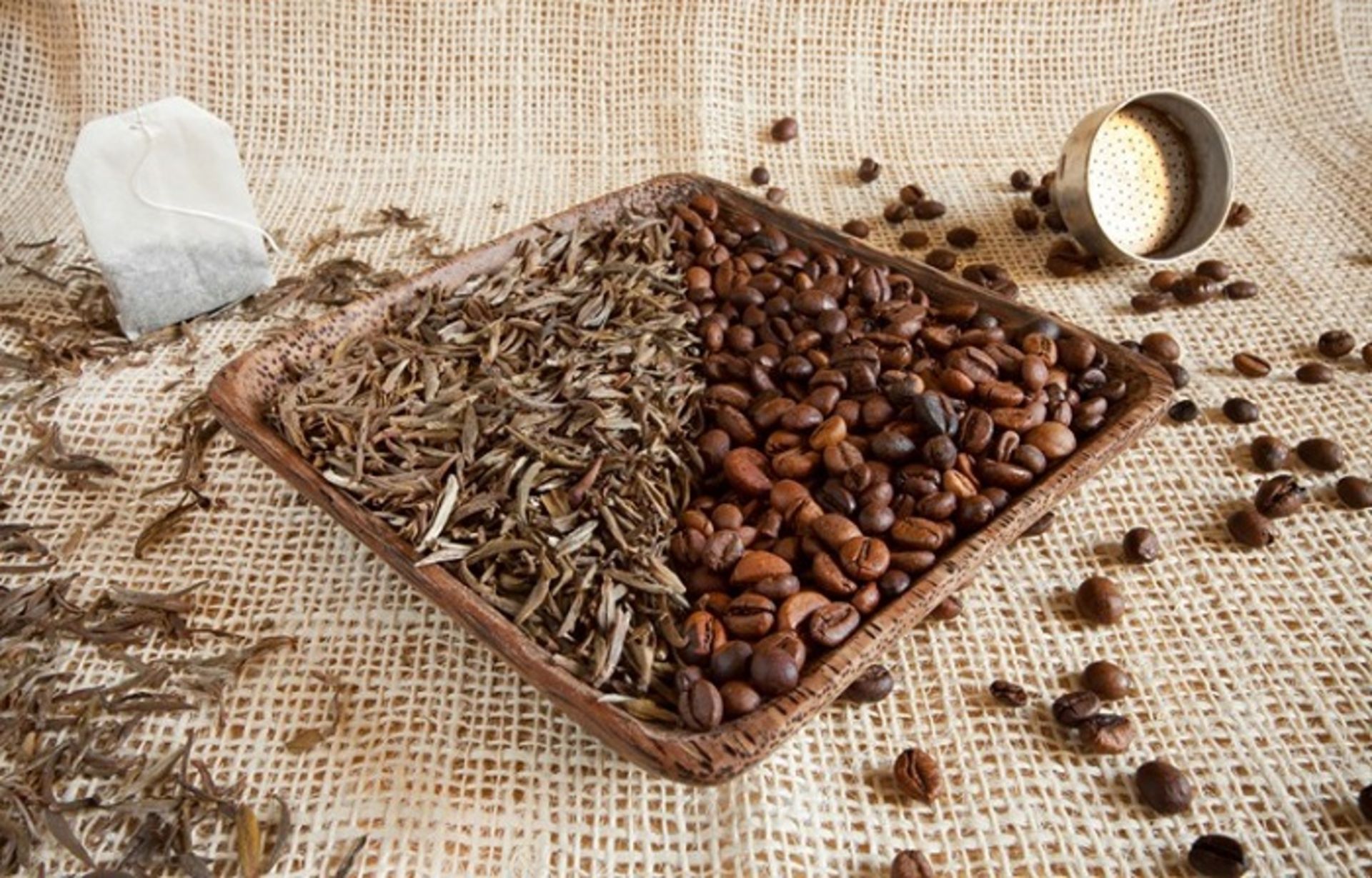 دانه قهوه و چای سبز