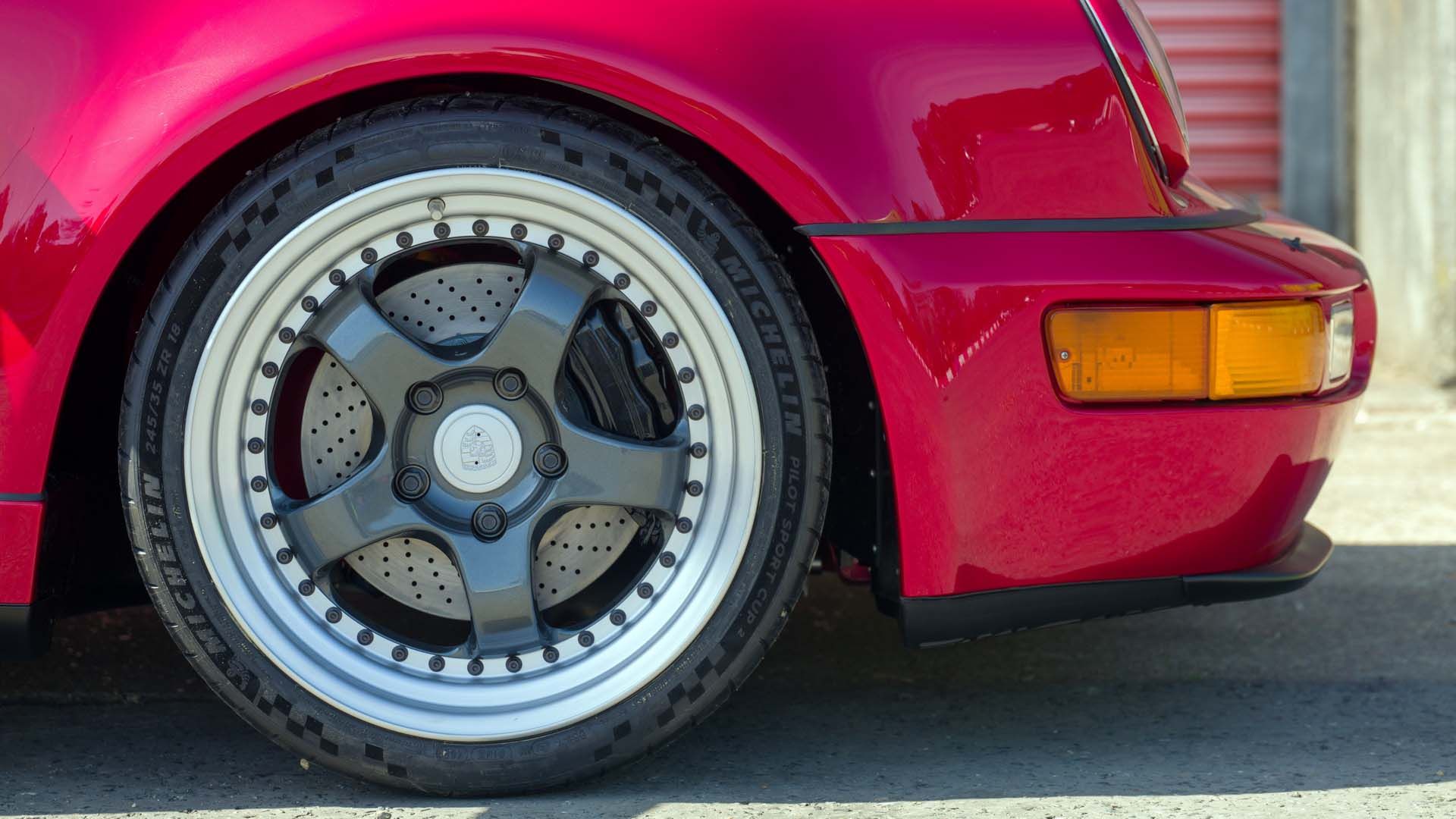 رینگ خودروی برقی پورشه 911 اوررتی / Everrati Porsche 911 EV  قرمز رنگ