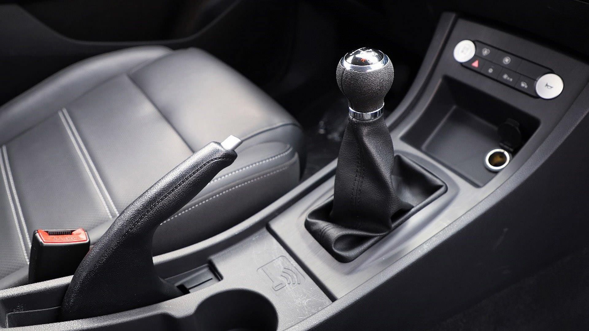 سدان برقی بی وای دی ای 3 کنسول مرکزی / BYD e3 Electric Sedan