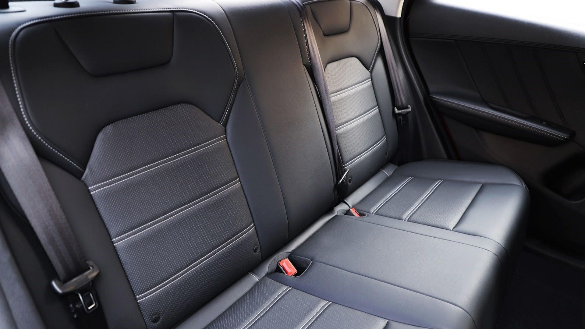 صندلی عقب سدان برقی بی وای دی ای 3 / BYD e3 Electric Sedan