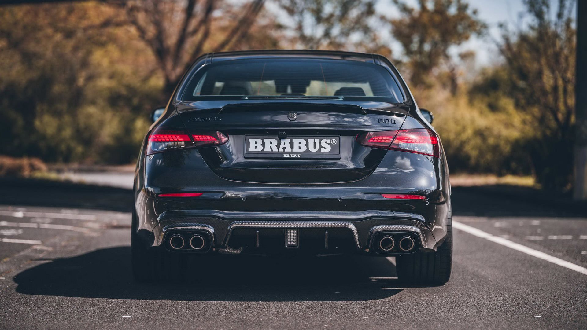 نمای عقب برابوس 800 مرسدس آ ام گ ای 63 / Brabus 800 Mercedes-AMG E63 سیاه رنگ