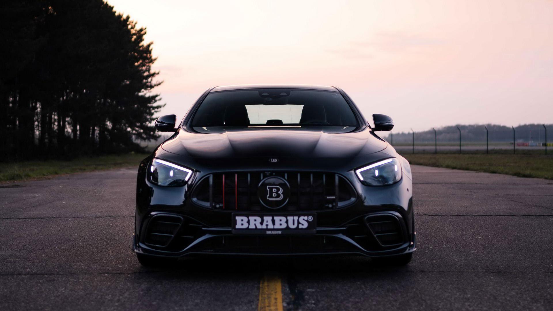 نمای جلو برابوس 800 مرسدس آ ام گ ای 63 / Brabus 800 Mercedes-AMG E63 سیاه رنگ در جاده
