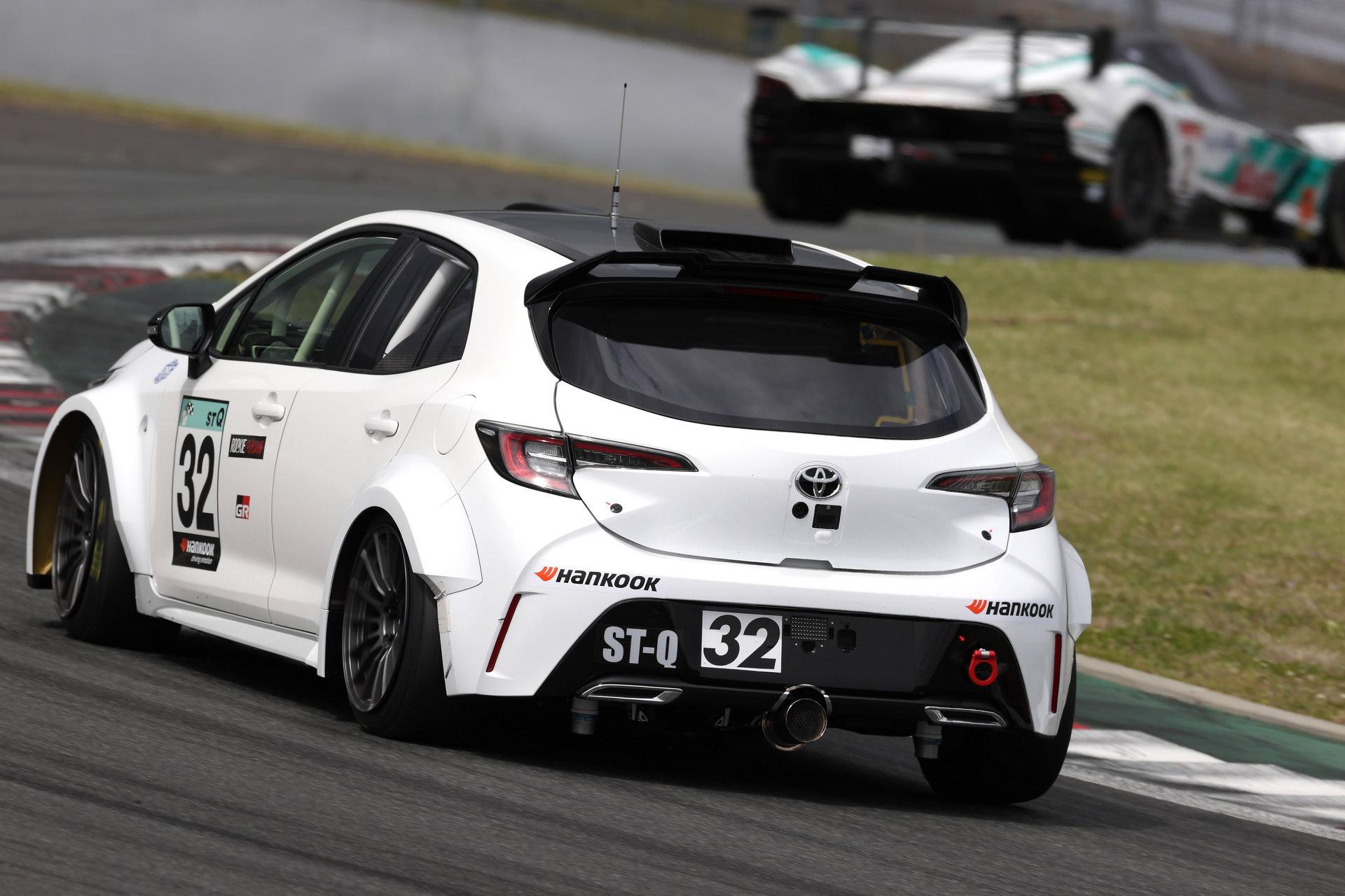 نسخه هیدروژنی تویوتا کرولا / Hydrogen Toyota Corolla سفید رنگ