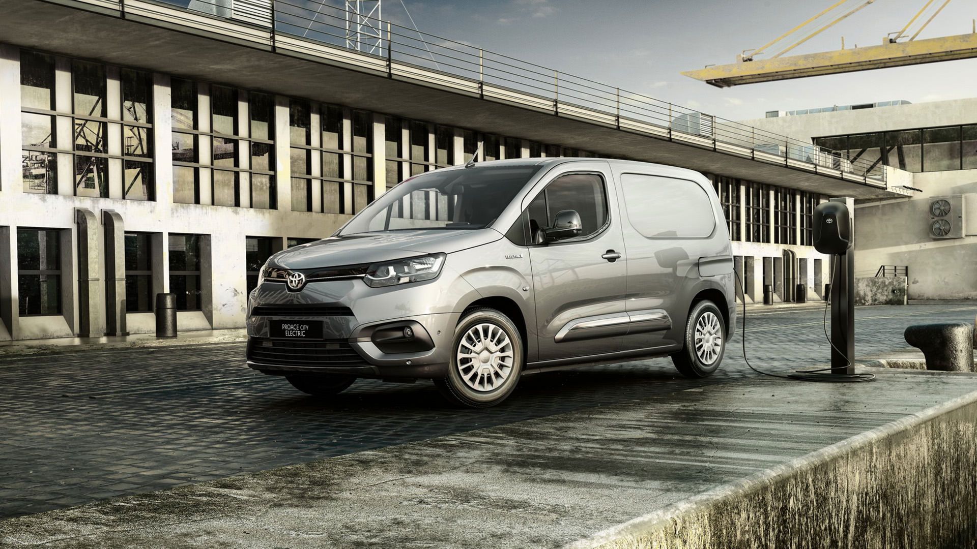 نمای جلو ون برقی تویوتا پروسه سیتی 2021 / 2021 Toyota Proace City Electric Van خاکستری رنگ