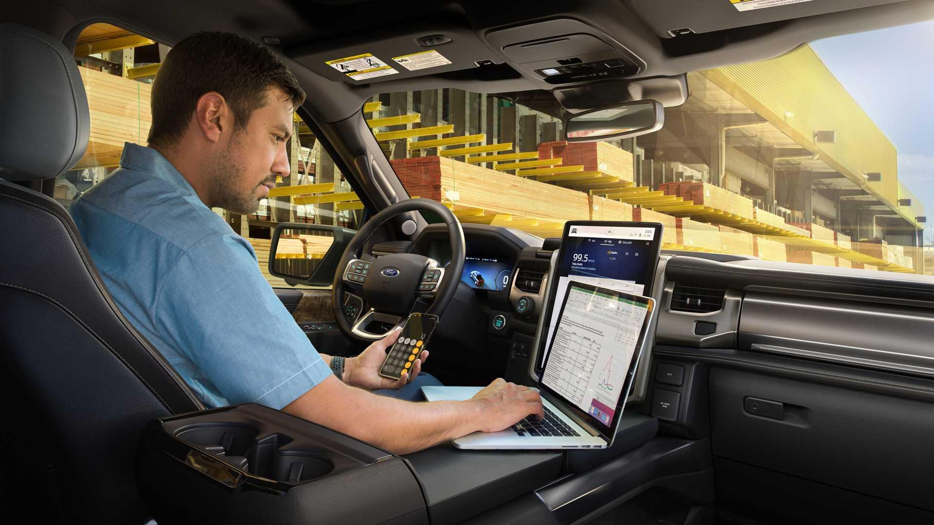 نمای داخلی  فورد اف150 لایتنینگ Ford F-150 Lightning
