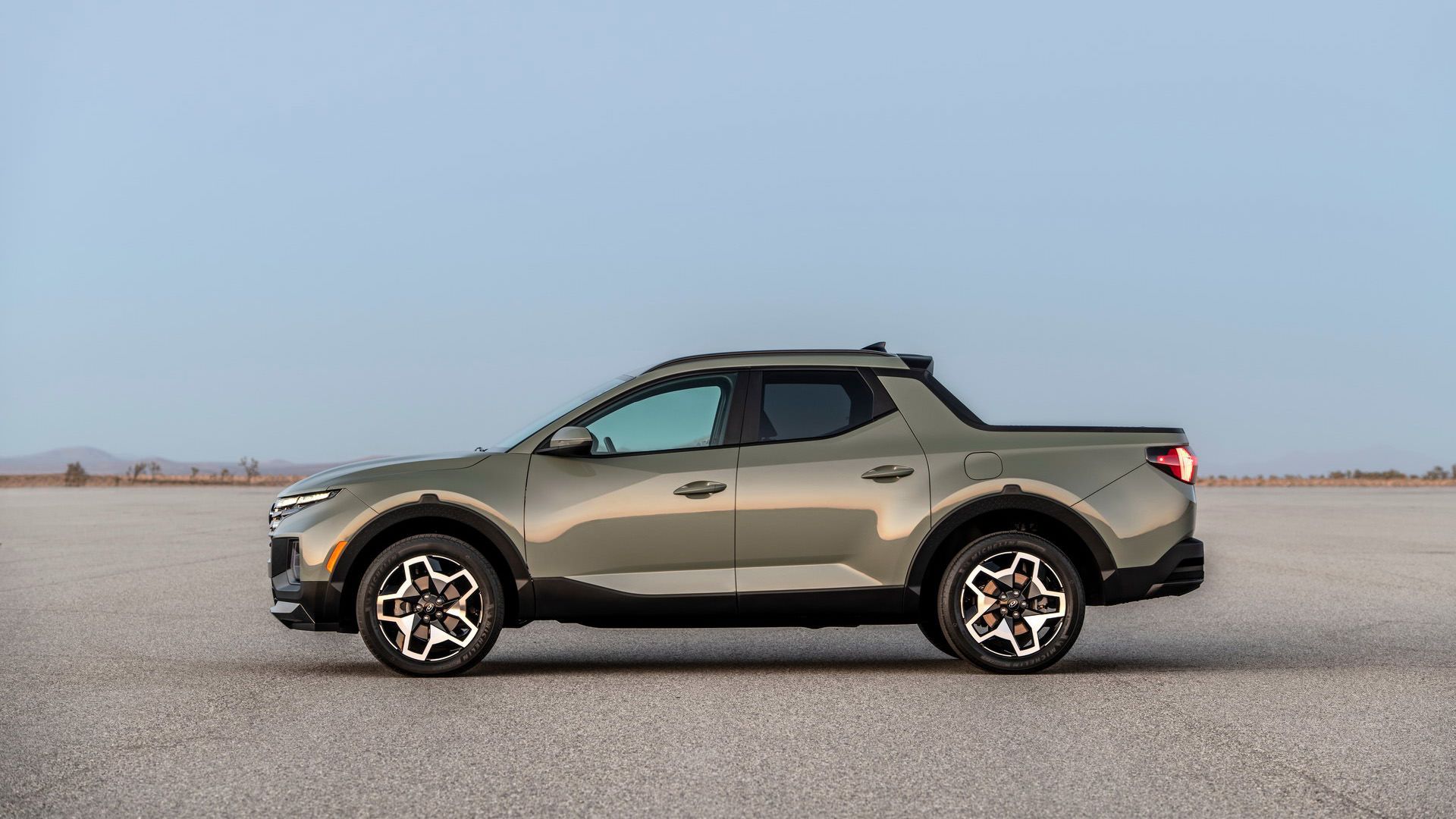 نمای جانبی وانت پیکاپ هیوندای سانتاکروز / 2022 Hyundai Santa Cruz