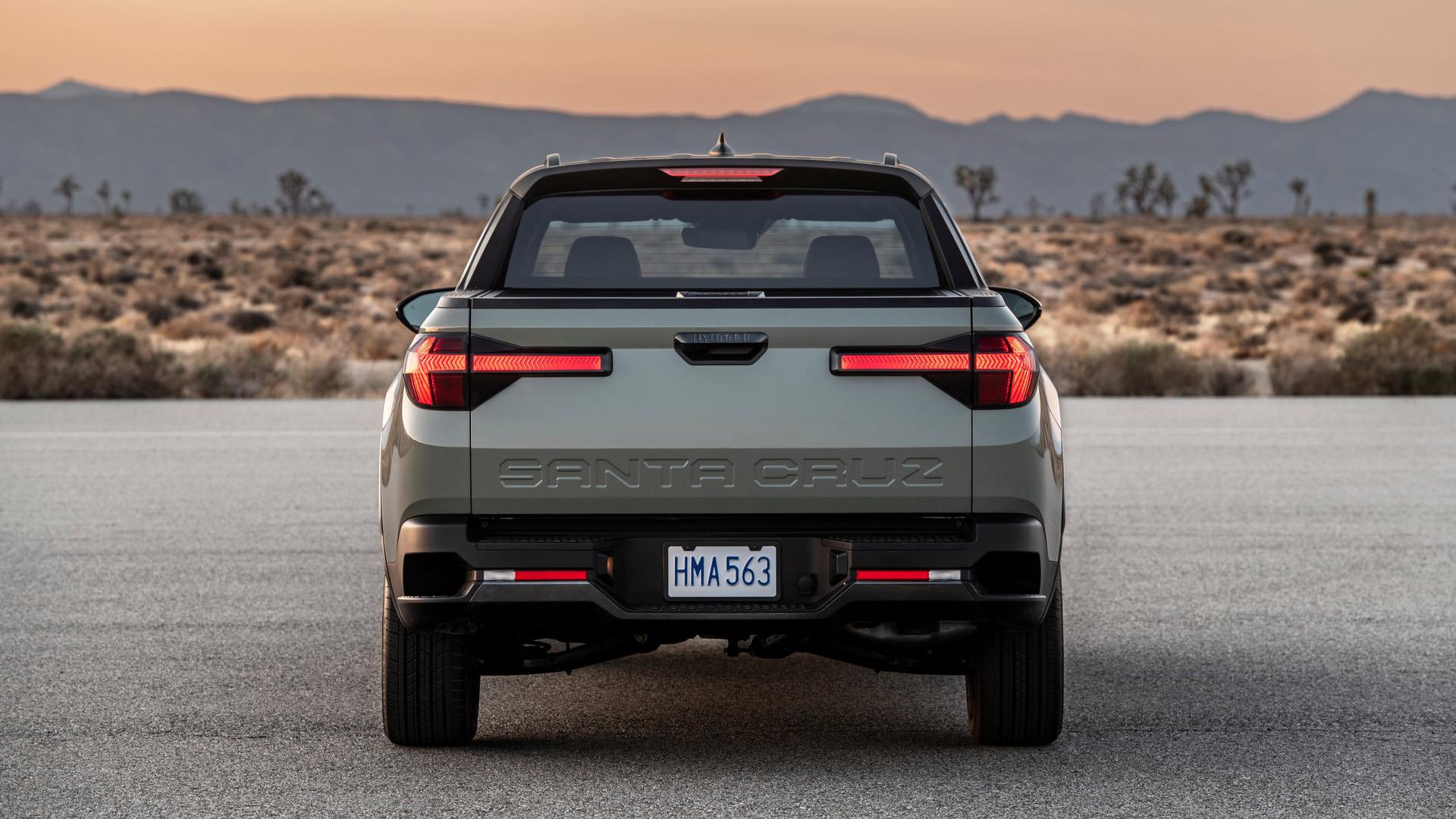 نمای عقب وانت پیکاپ هیوندای سانتاکروز / 2022 Hyundai Santa Cruz
