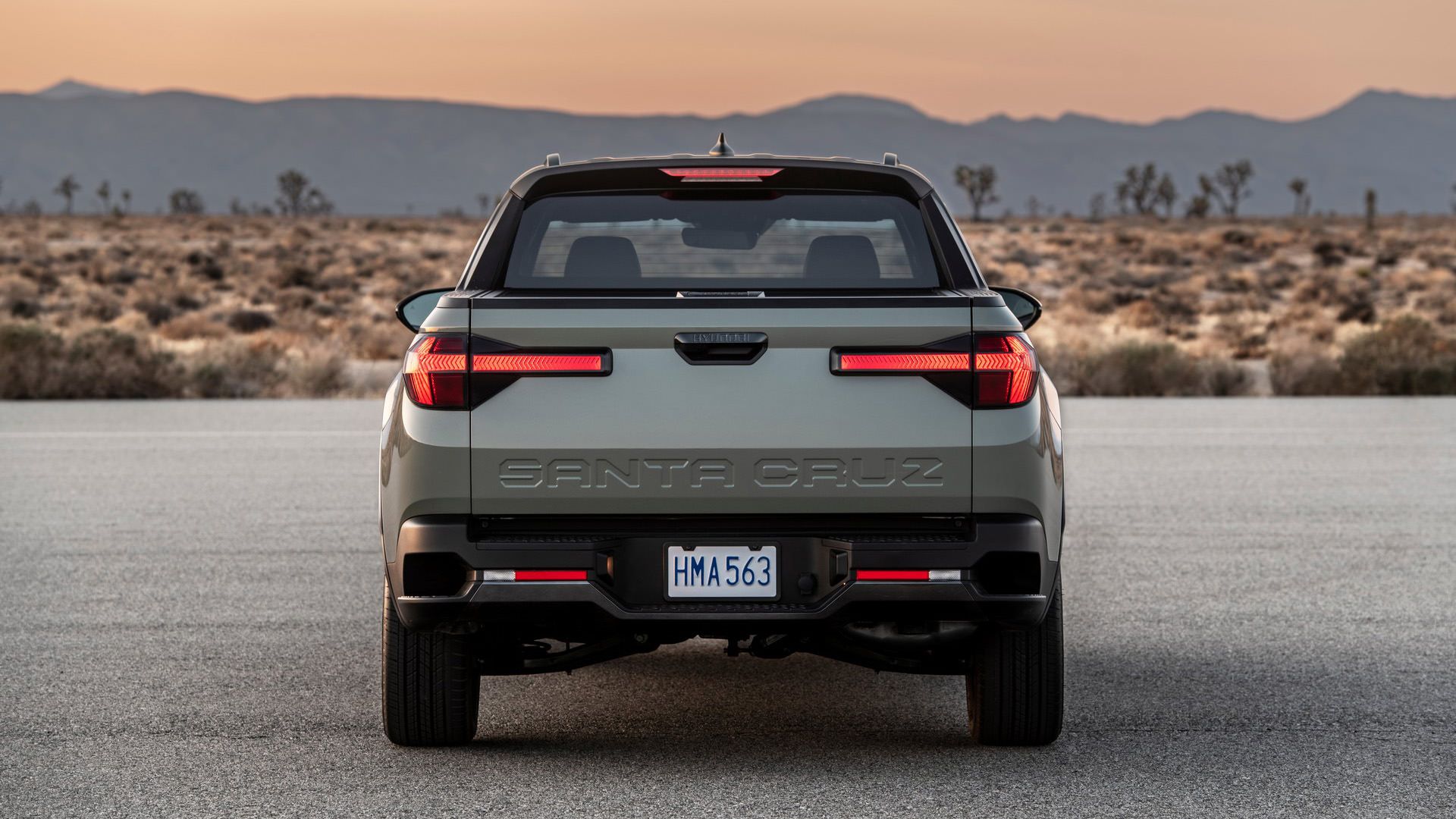 نمای عقب وانت پیکاپ هیوندای سانتاکروز / 2022 Hyundai Santa Cruz