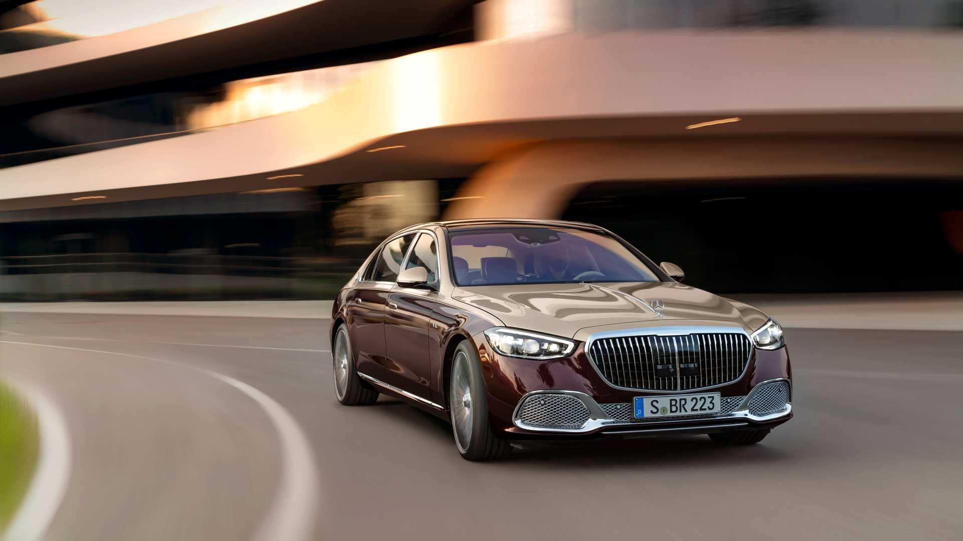 نمای جلو مرسدس میباخ اس 680 اس کلاس / Mercedes-Maybach S680 S-Class در جاده