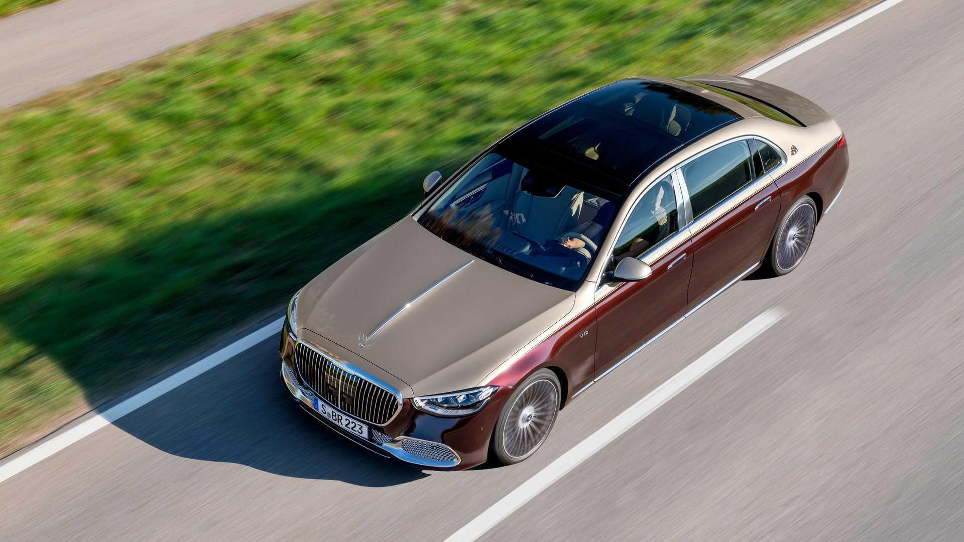 نمای بالا مرسدس میباخ اس 680 اس کلاس / Mercedes-Maybach S680 S-Class در جاده