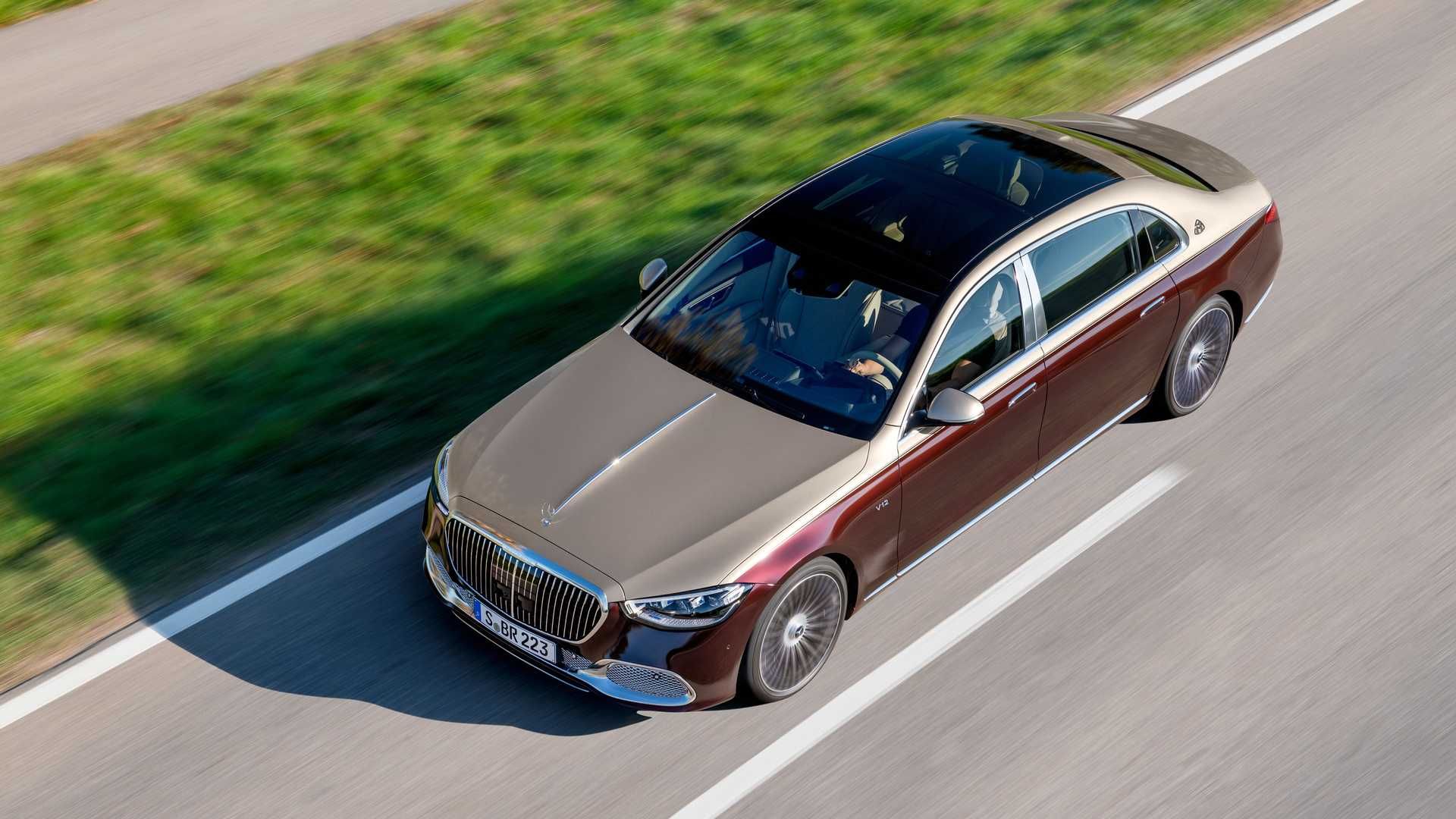 نمای بالا مرسدس میباخ اس 680 اس کلاس / Mercedes-Maybach S680 S-Class در جاده