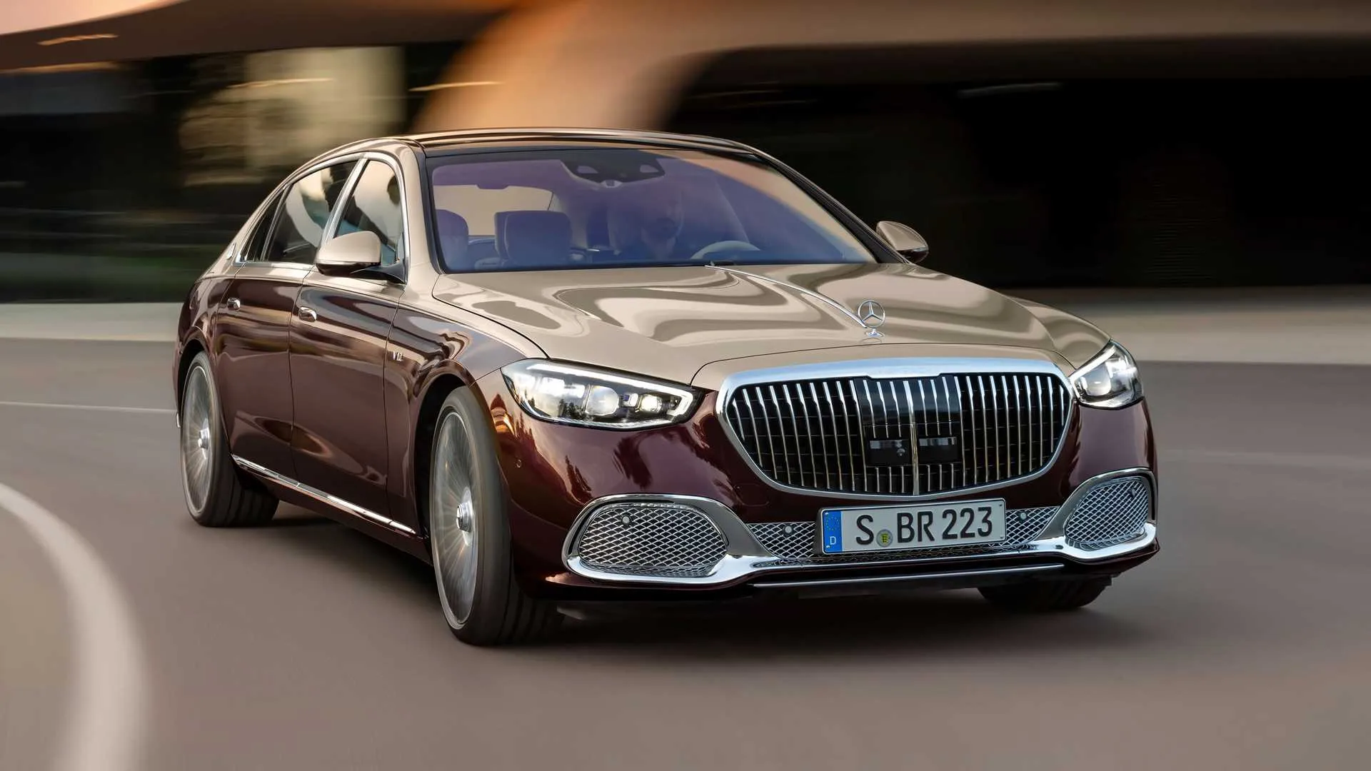 نمای جلو مرسدس میباخ اس 680 اس کلاس / Mercedes-Maybach S680 S-Class