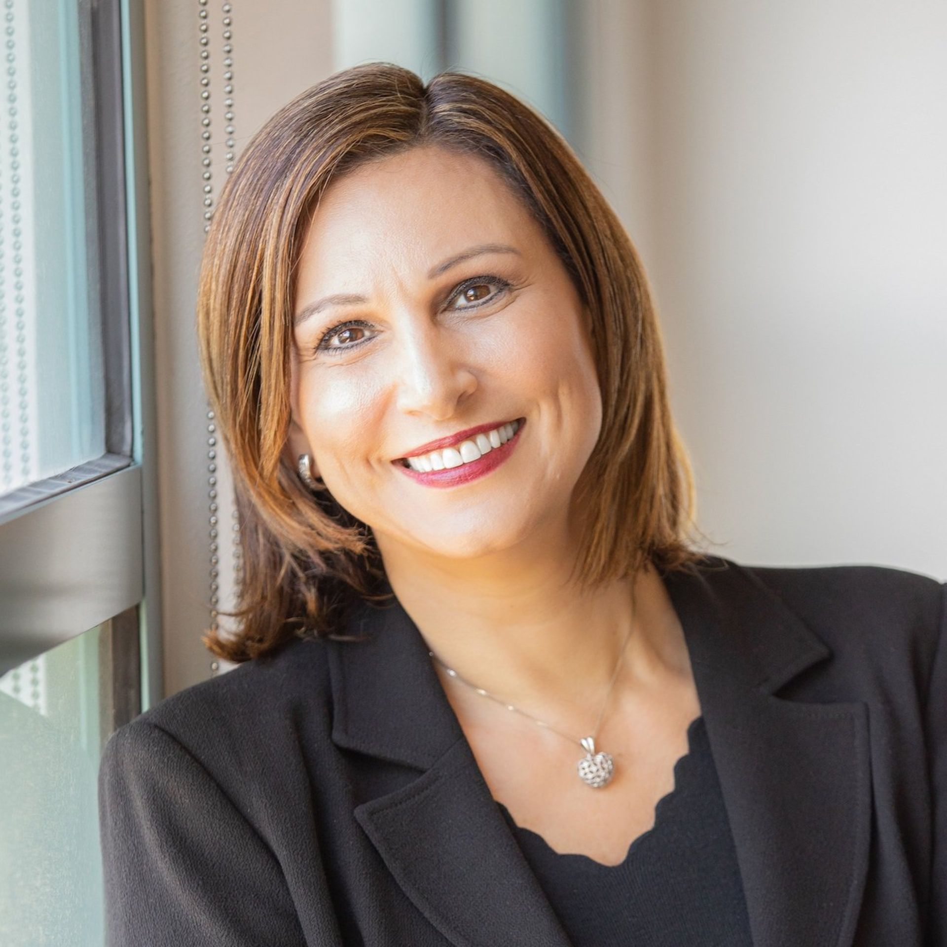 تصویری از استلا لو مدیر روابط عمومی اپل