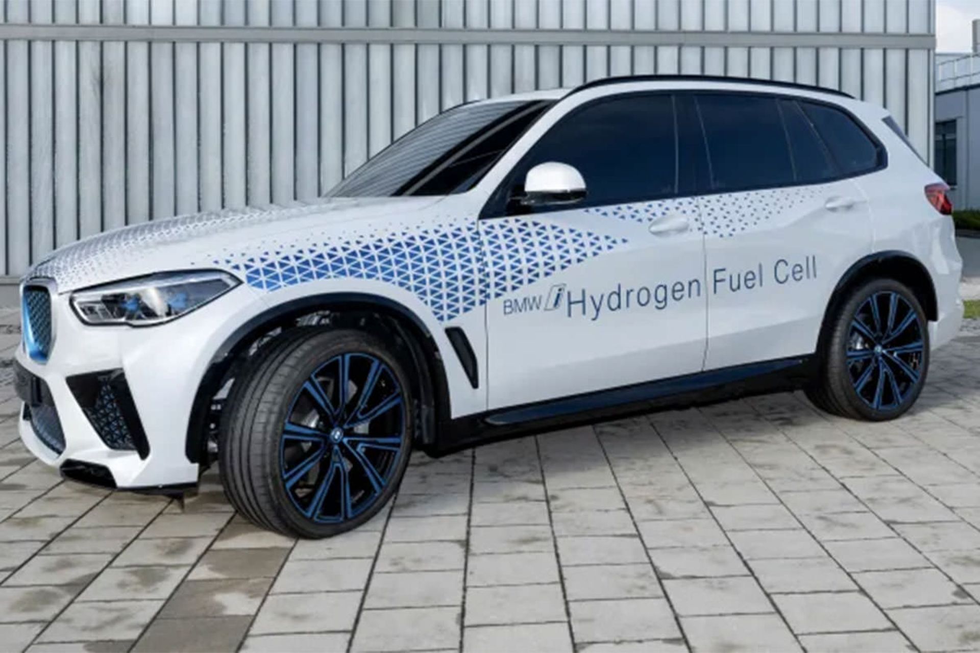 خودروی هیدروژنی شاسی بلند بی ام و ایکس 5 / 2023 BMW X5 سفید رنگ