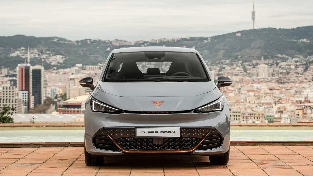 نمای جلو هاچ بک برقی کوپرا بورن برند سئات / SEAT Cupra Born electric hatchback