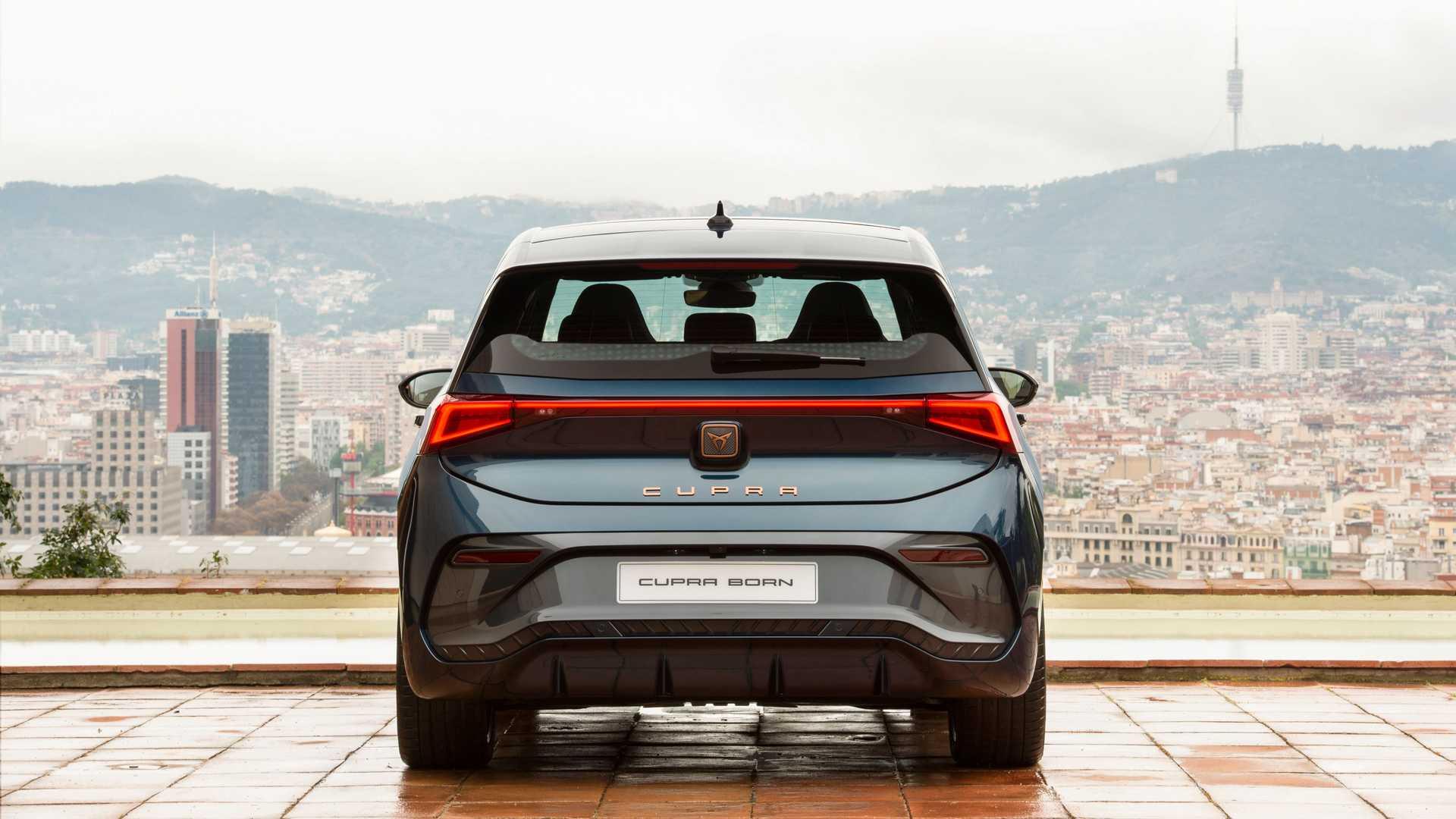 نمای عقب هاچ بک برقی کوپرا بورن برند سئات / SEAT Cupra Born electric hatchback