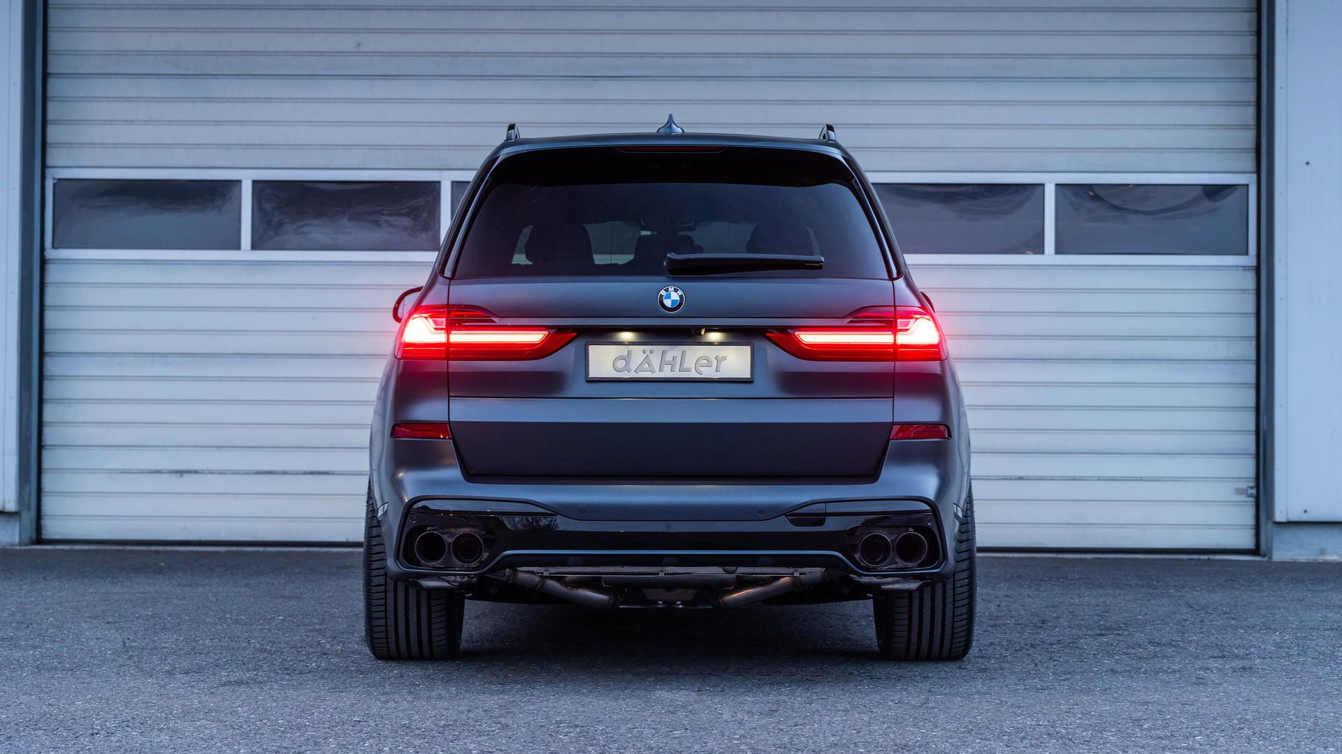 چراغ عقب خودرو شاسی بلند بی ام و ایکس 7 تیونینگ داهلر / Dahler BMW X7 SUV