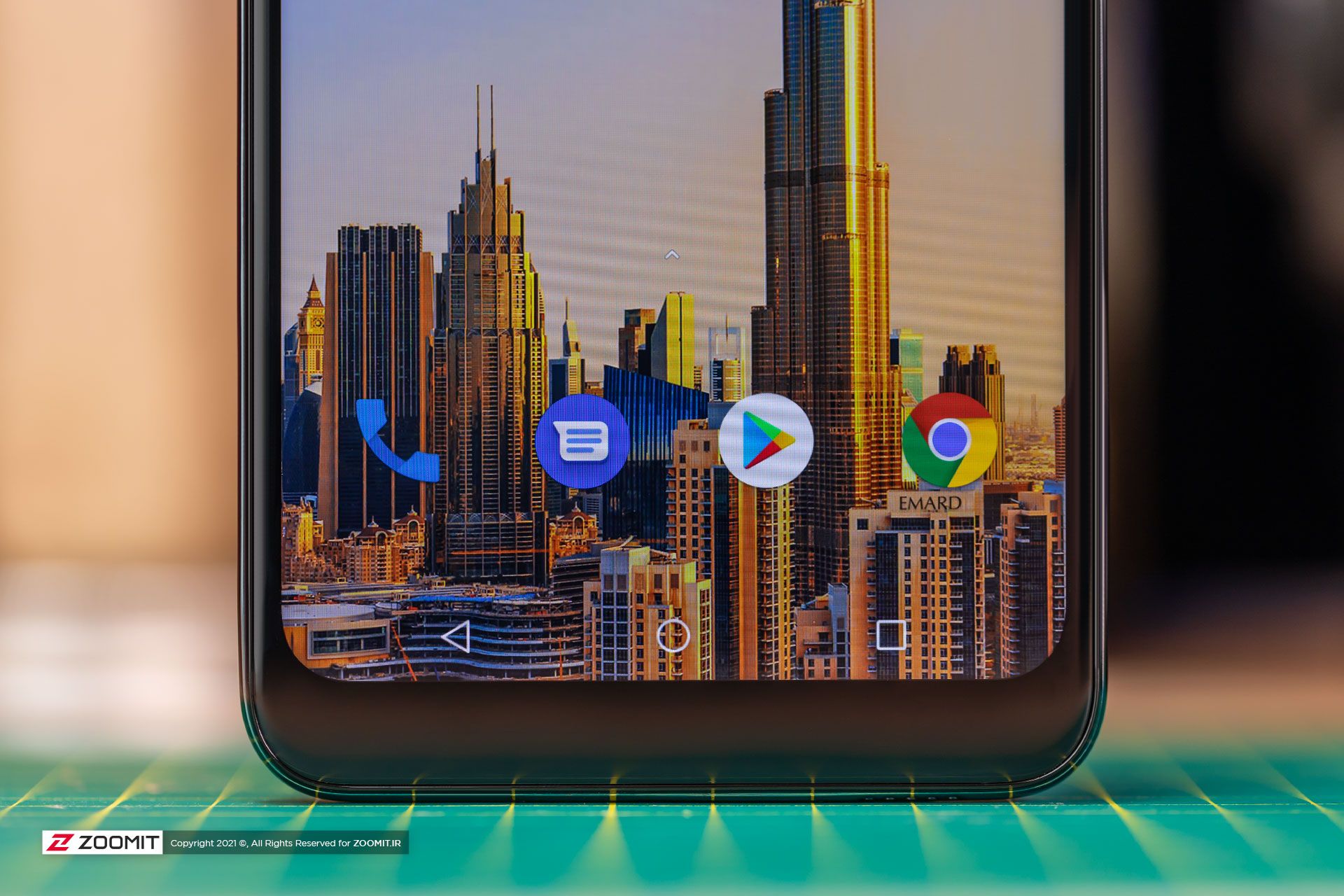 حاشیه پایین گوشی انرجایزر U710s