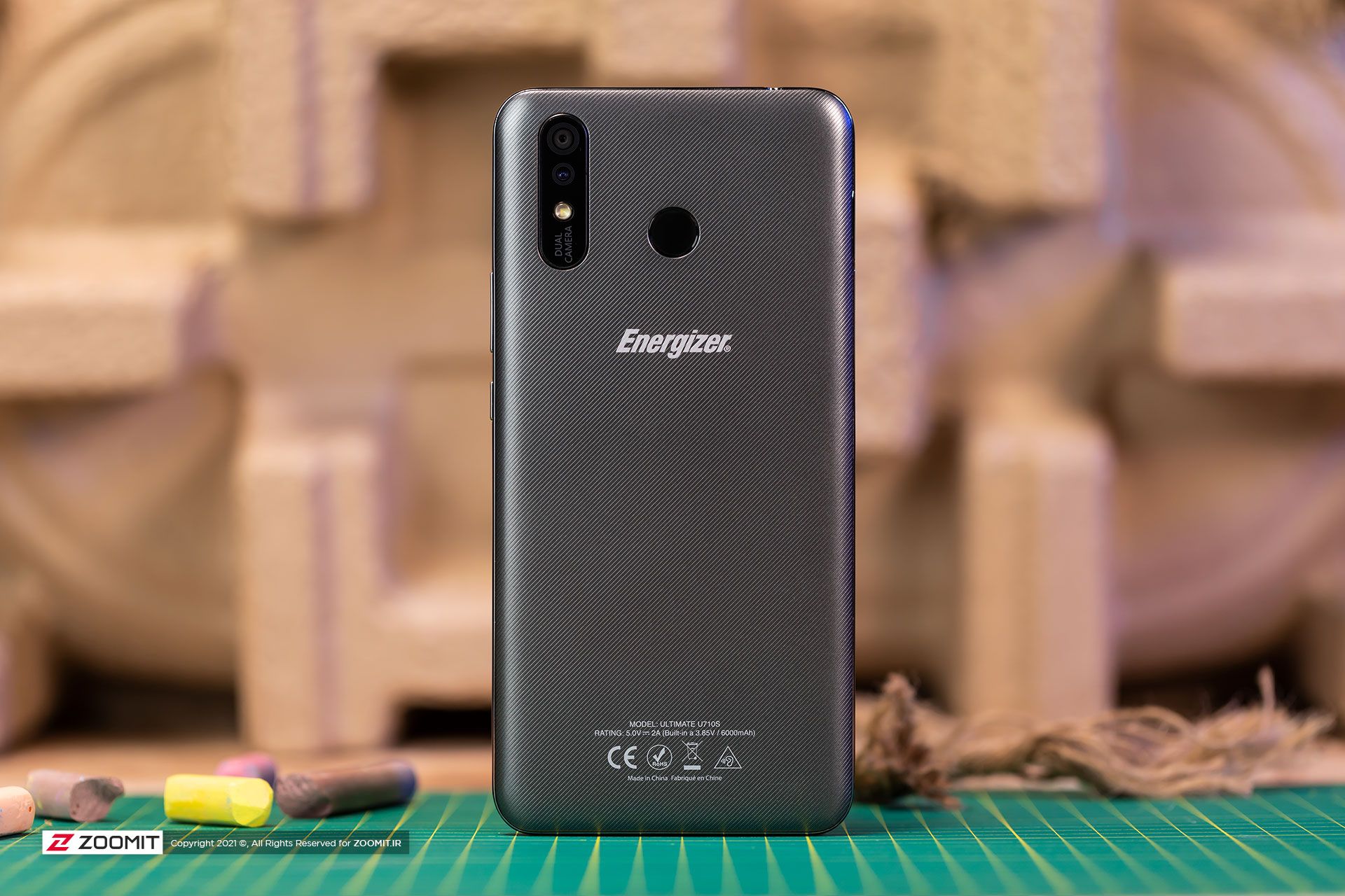 طراحی پشت گوشی انرجایزر U710s