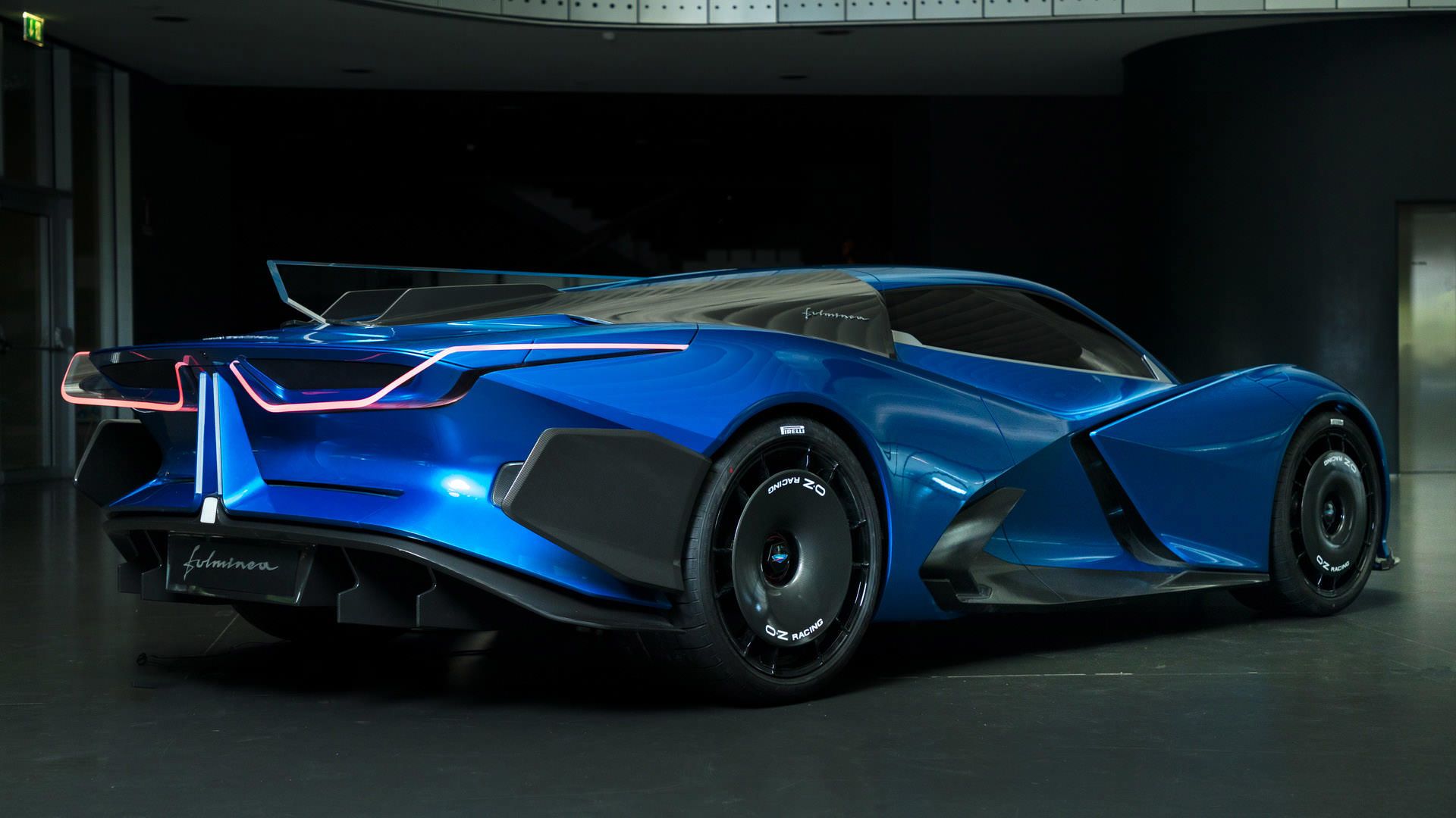 نمای ابرخودرو الکتریکی استریما فولمینیا / Estrema Fulminea Electric Hypercar آبی رنگ