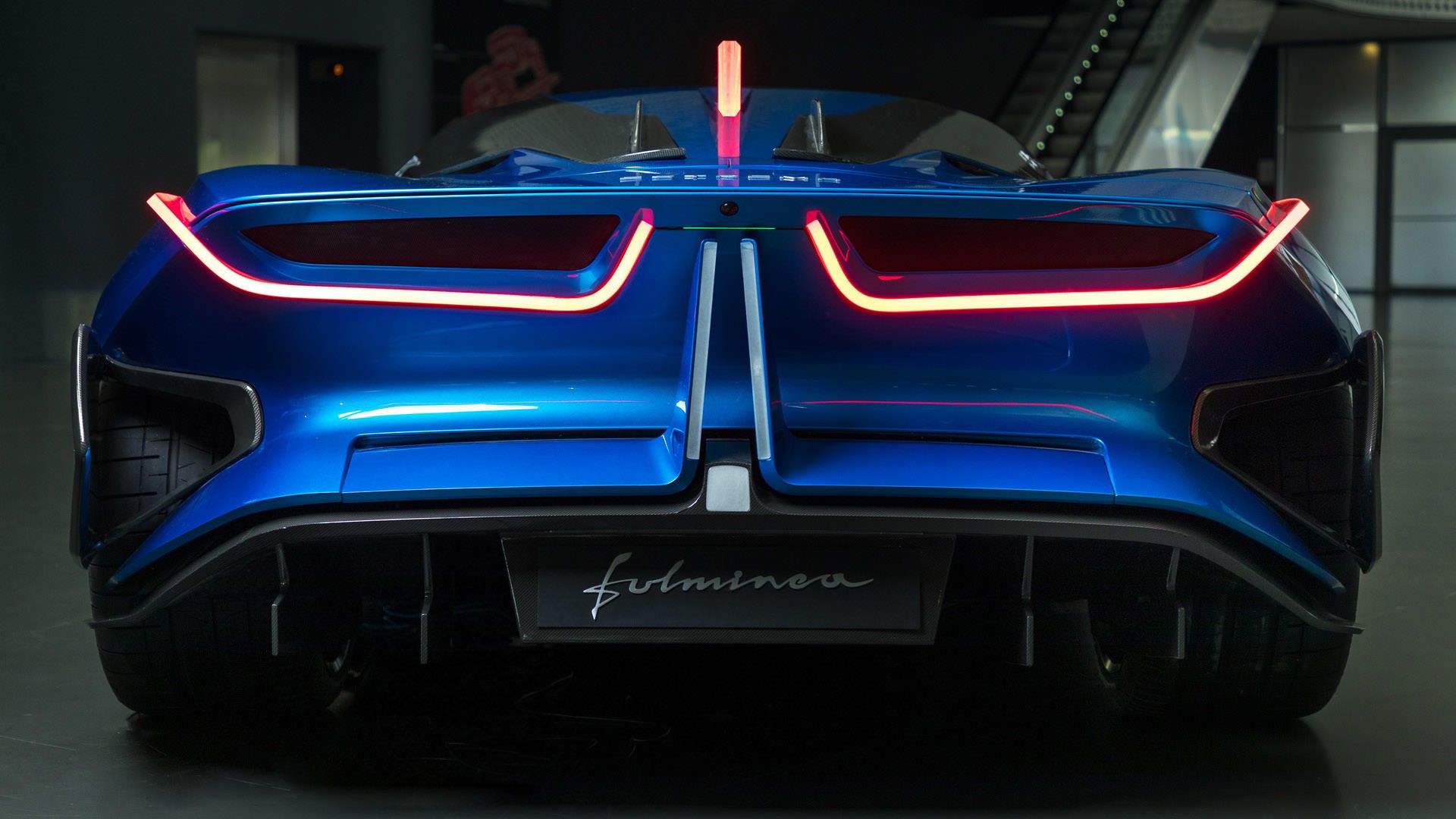 نمای عقب ابرخودرو برقی استریما فولمینیا / Estrema Fulminea Electric Hypercar آبی رنگ