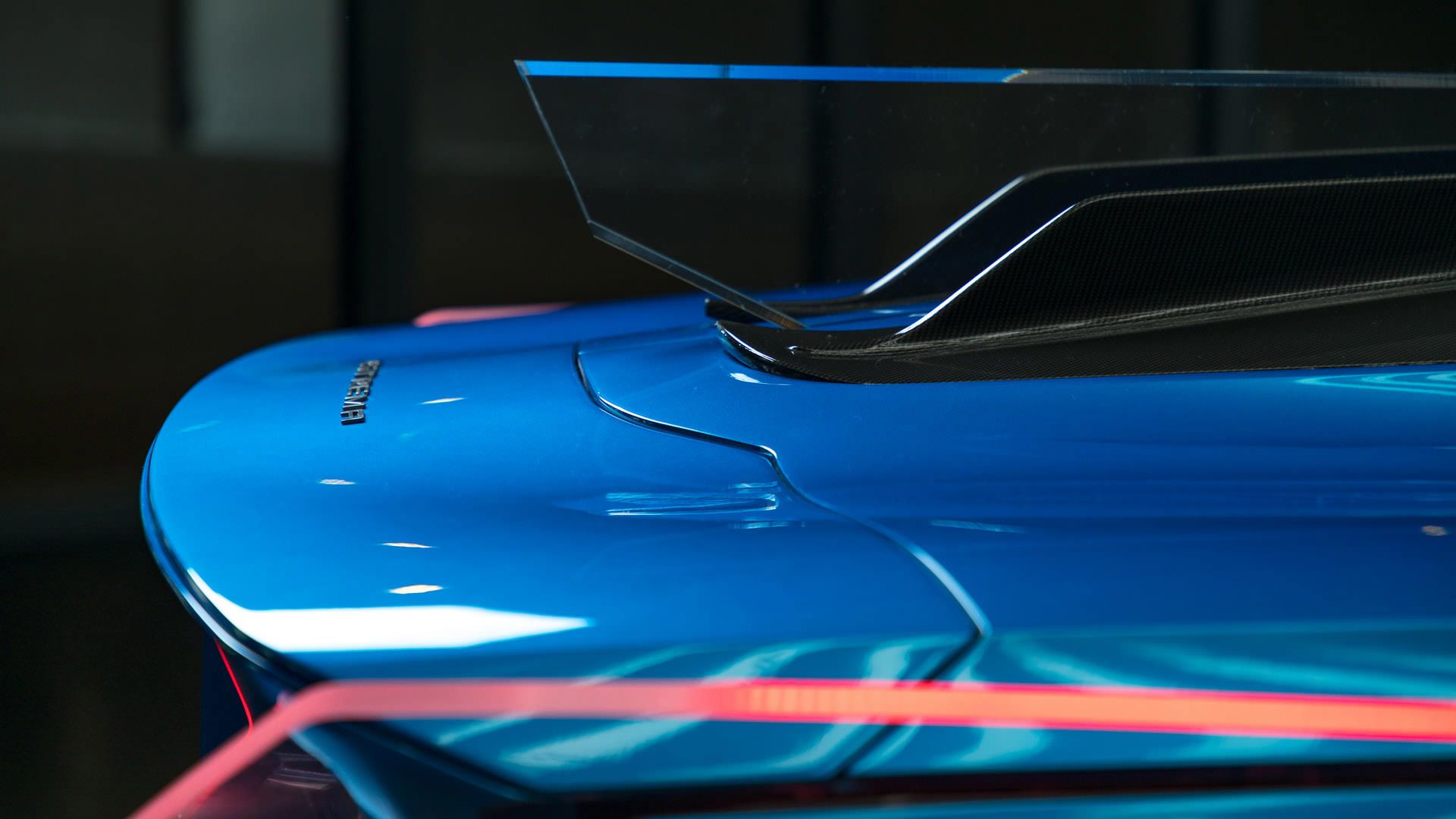 باله کوسه عقب ابرخودرو برقی استریما فولمینیا / Estrema Fulminea Electric Hypercar آبی رنگ