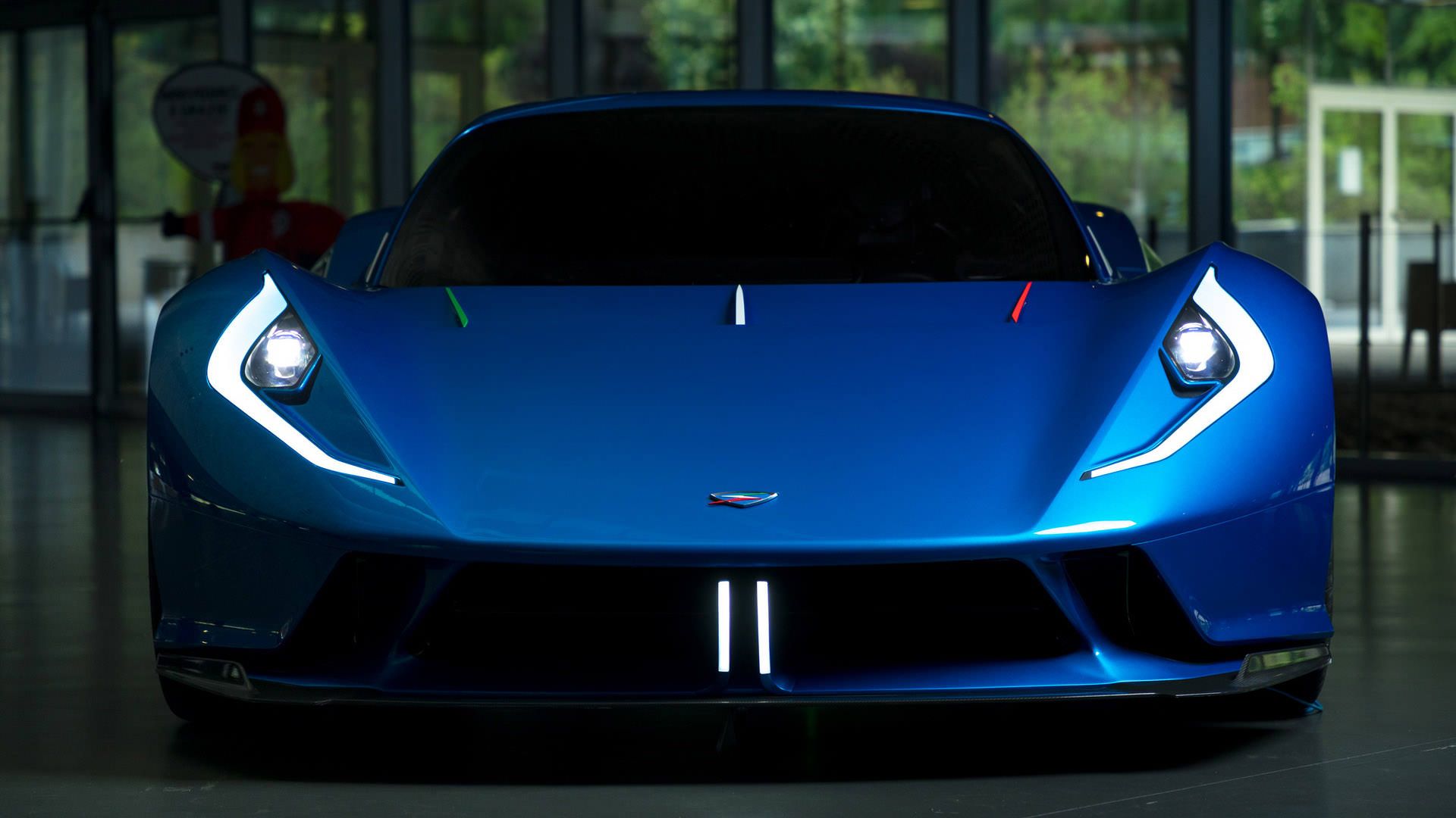 نمای جلو ابرخودرو برقی استریما فولمینیا / Estrema Fulminea Electric Hypercar آبی رنگ