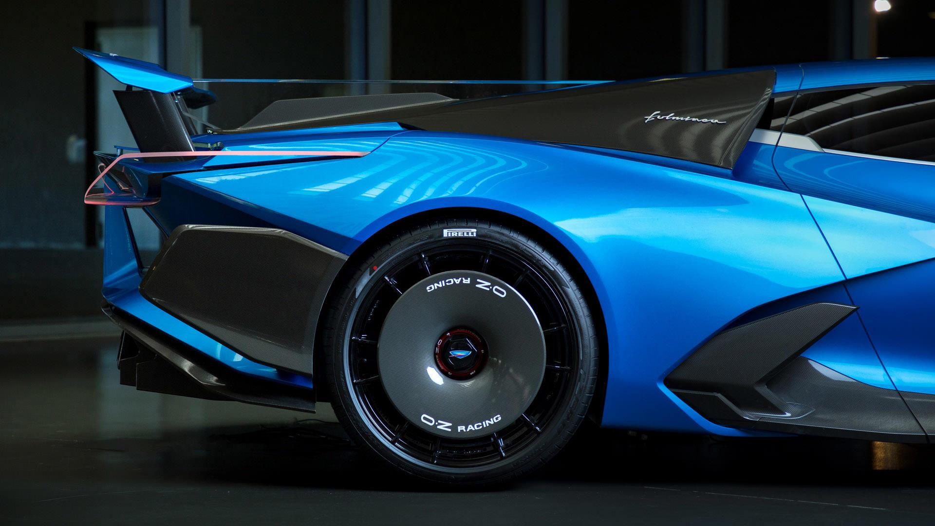 چرخ عقب ابرخودرو برقی استریما فولمینیا / Estrema Fulminea Electric Hypercar آبی رنگ