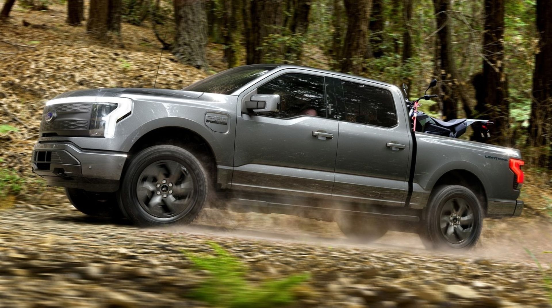 نمای جانبی فورد اف150 لایتنینگ Ford F-150 Lightning