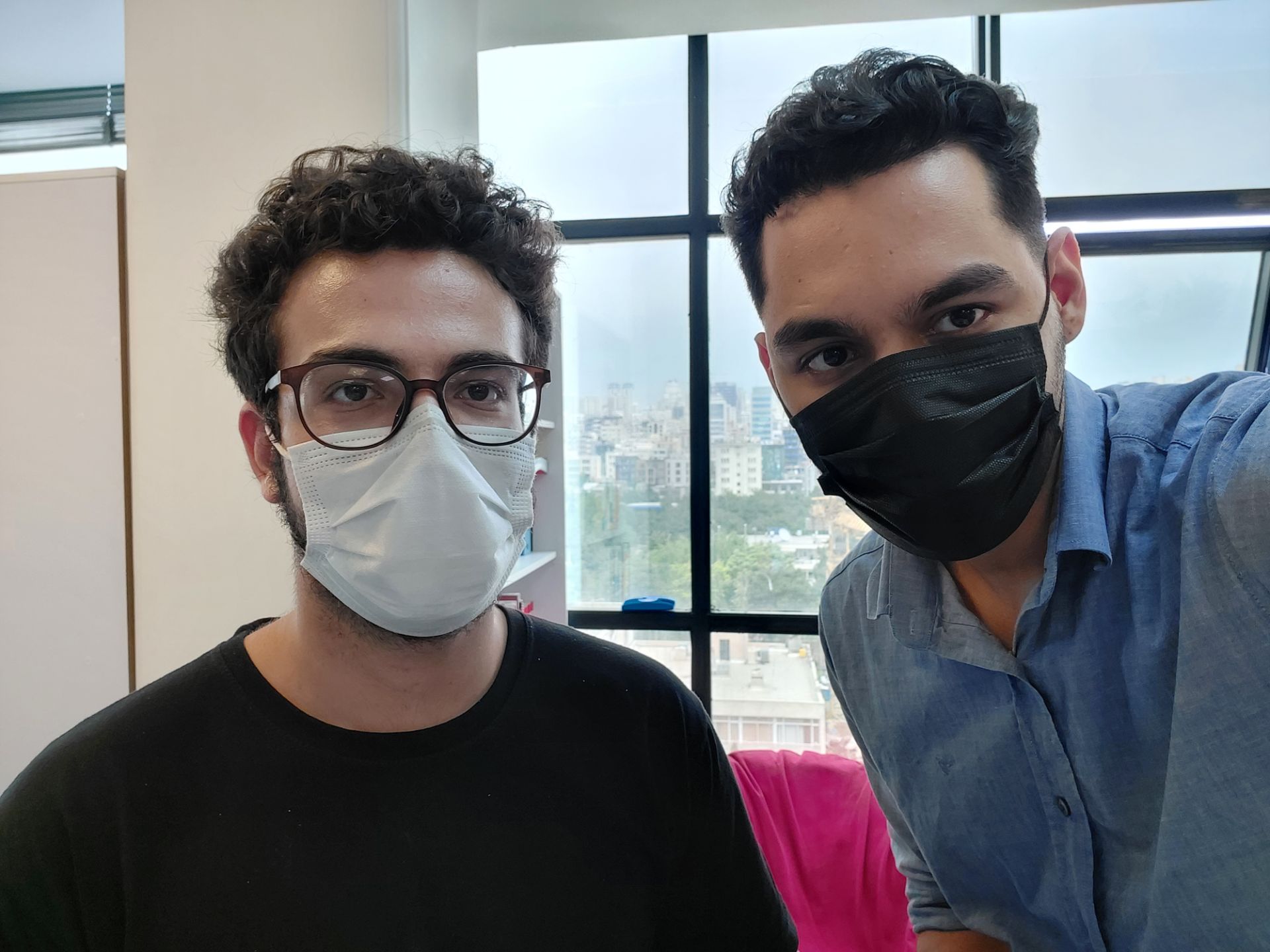 عکس سلفی گلکسی A42 سامسونگ در روز - محمد شفیع زاده و امین صدقی از زومیت