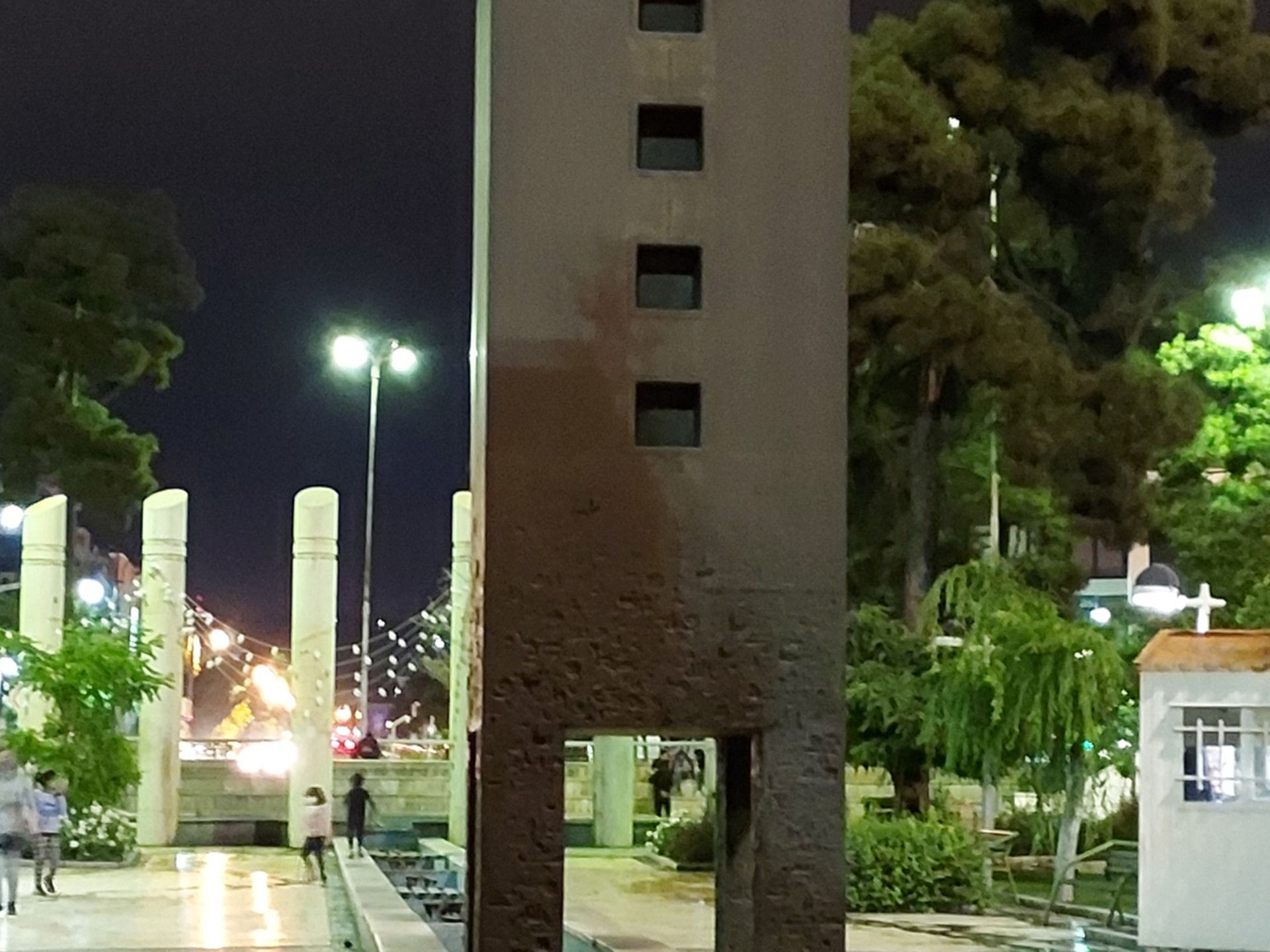 برش ۱۰۰ درصد از عکس نمونه دوربین واید گلکسی A42 سامسونگ با حالت Photo - پارک میدان هفت حوض