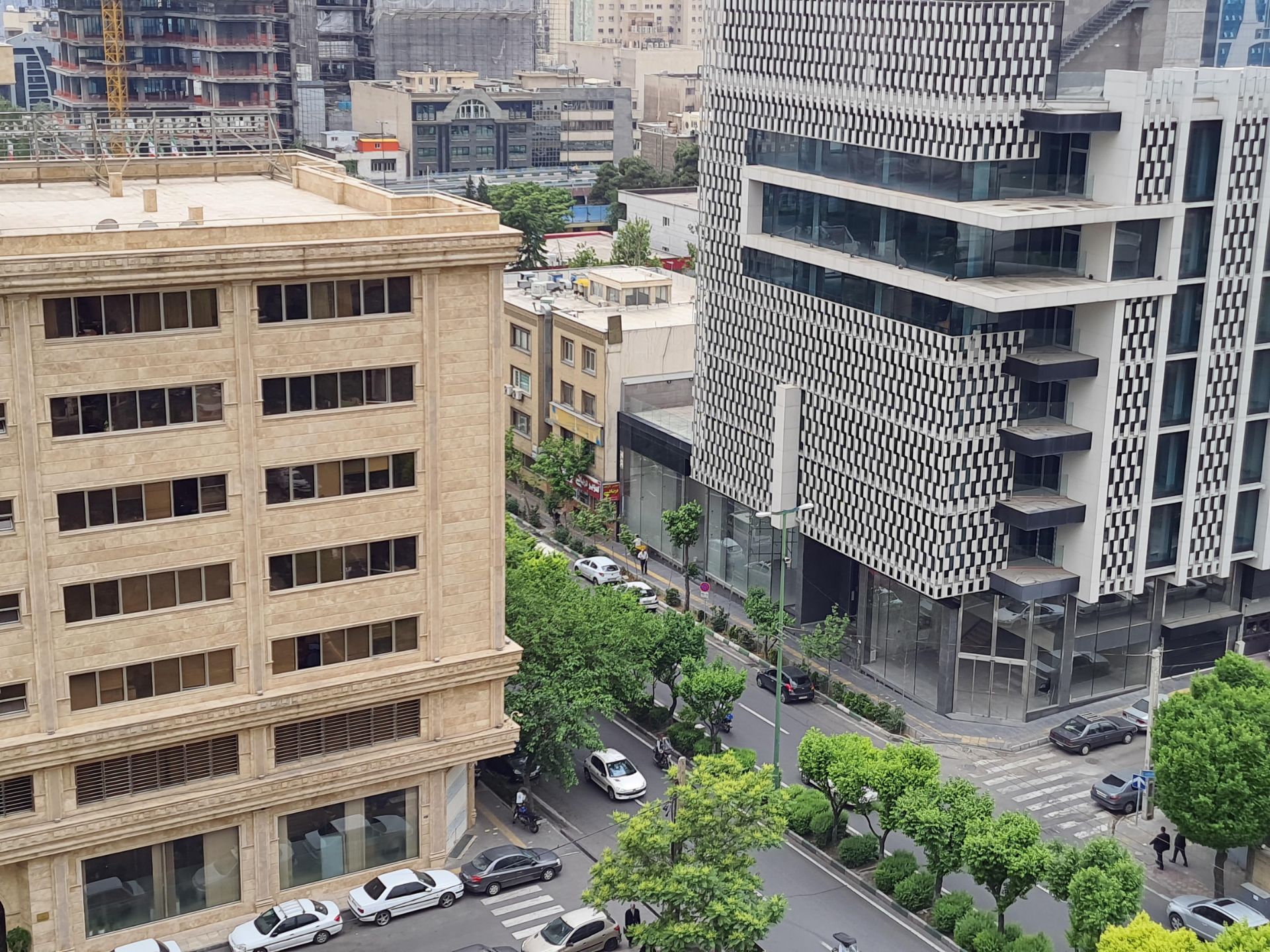 عکس نمونه با زوم دو برابری از دوربین اصلی گلکسی M62 سامسونگ - ساختمان های خیابان جردن