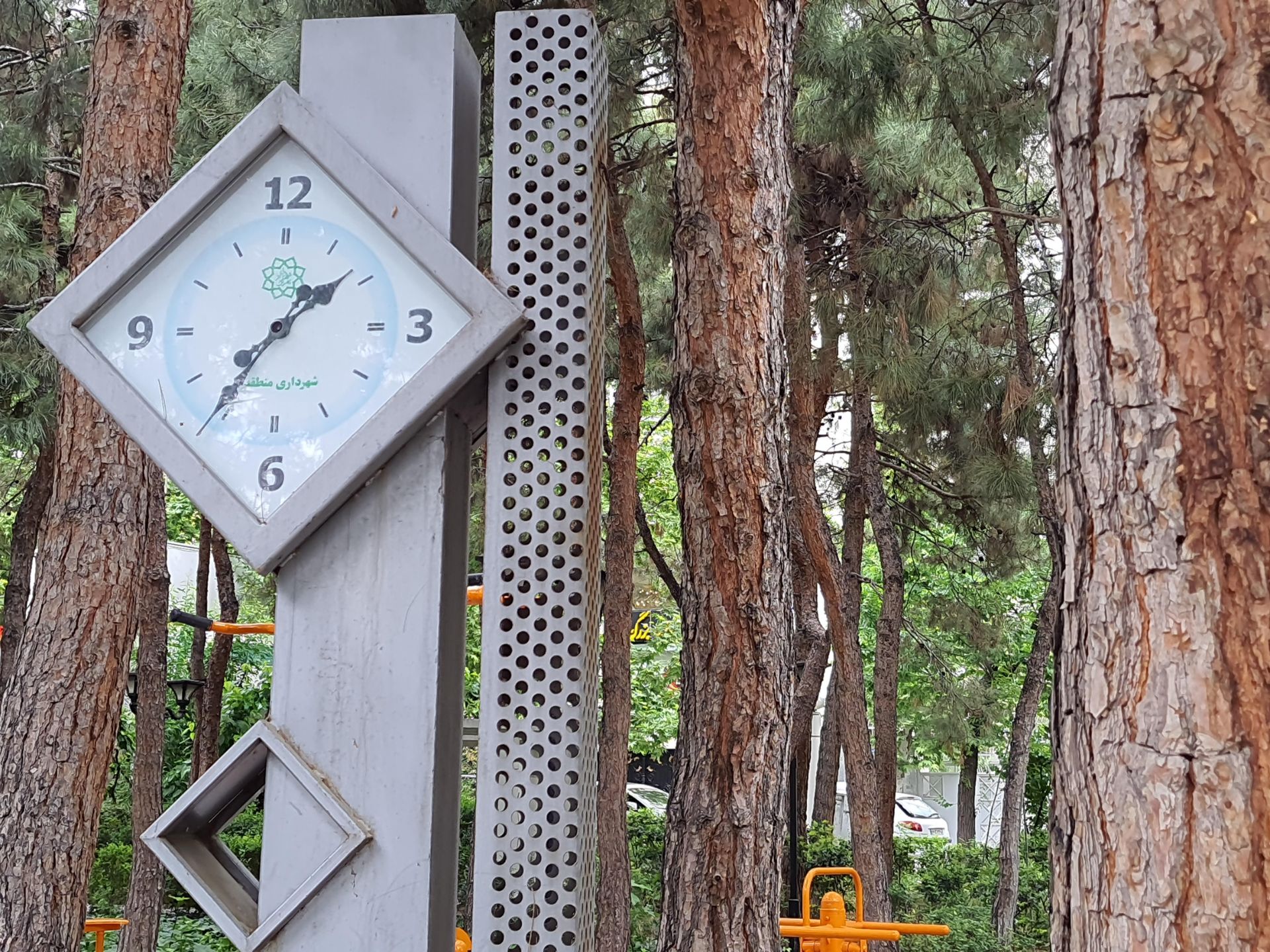 عکس نمونه با زوم دو برابری از دوربین اصلی گلکسی M62 سامسونگ - ساعت در پارک صبا جردن