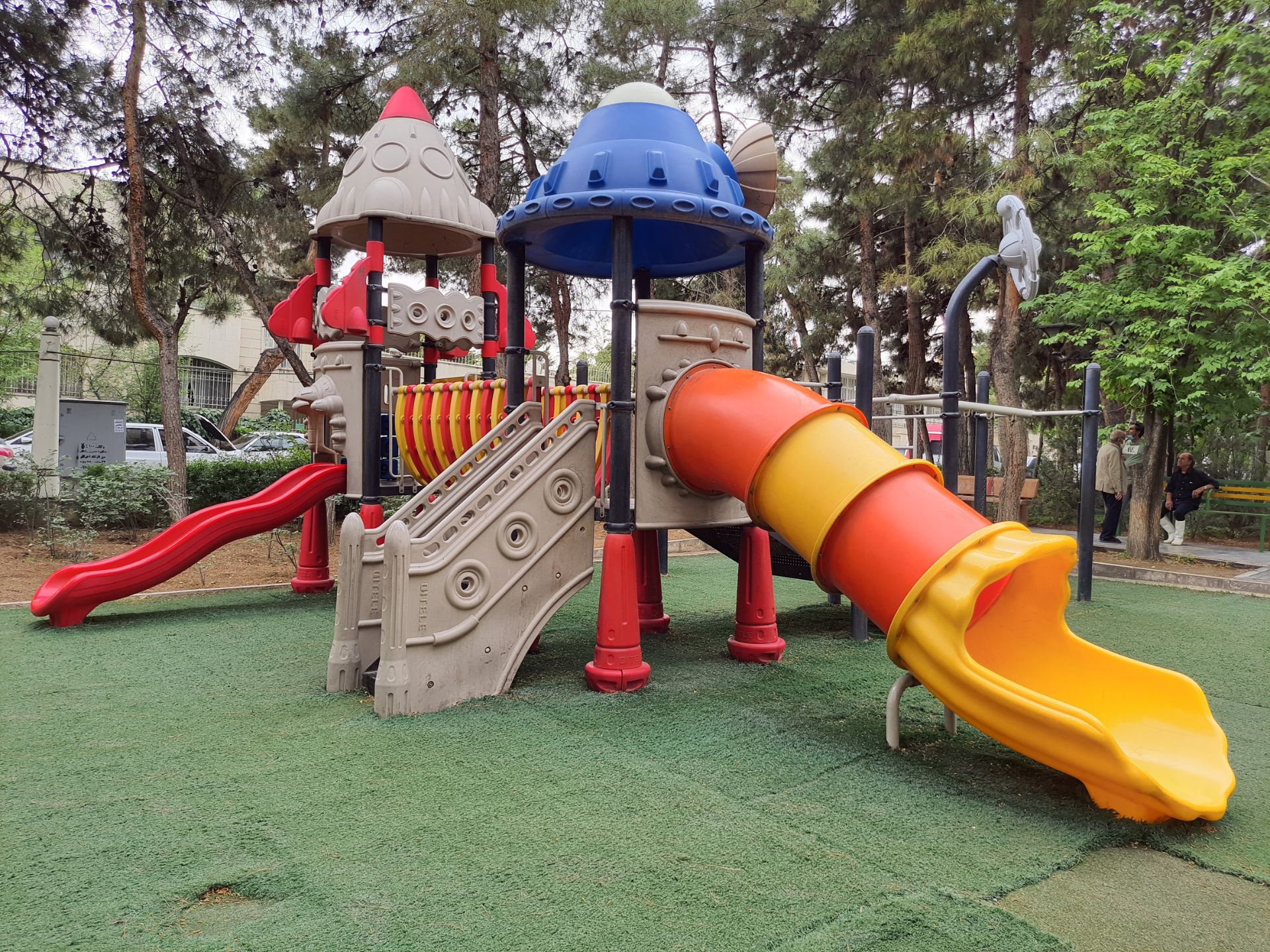 عکس نمونه دوربین اصلی گلکسی M62 سامسونگ در نور مناسب - زمین بازی کودک در پارک صبا جردن