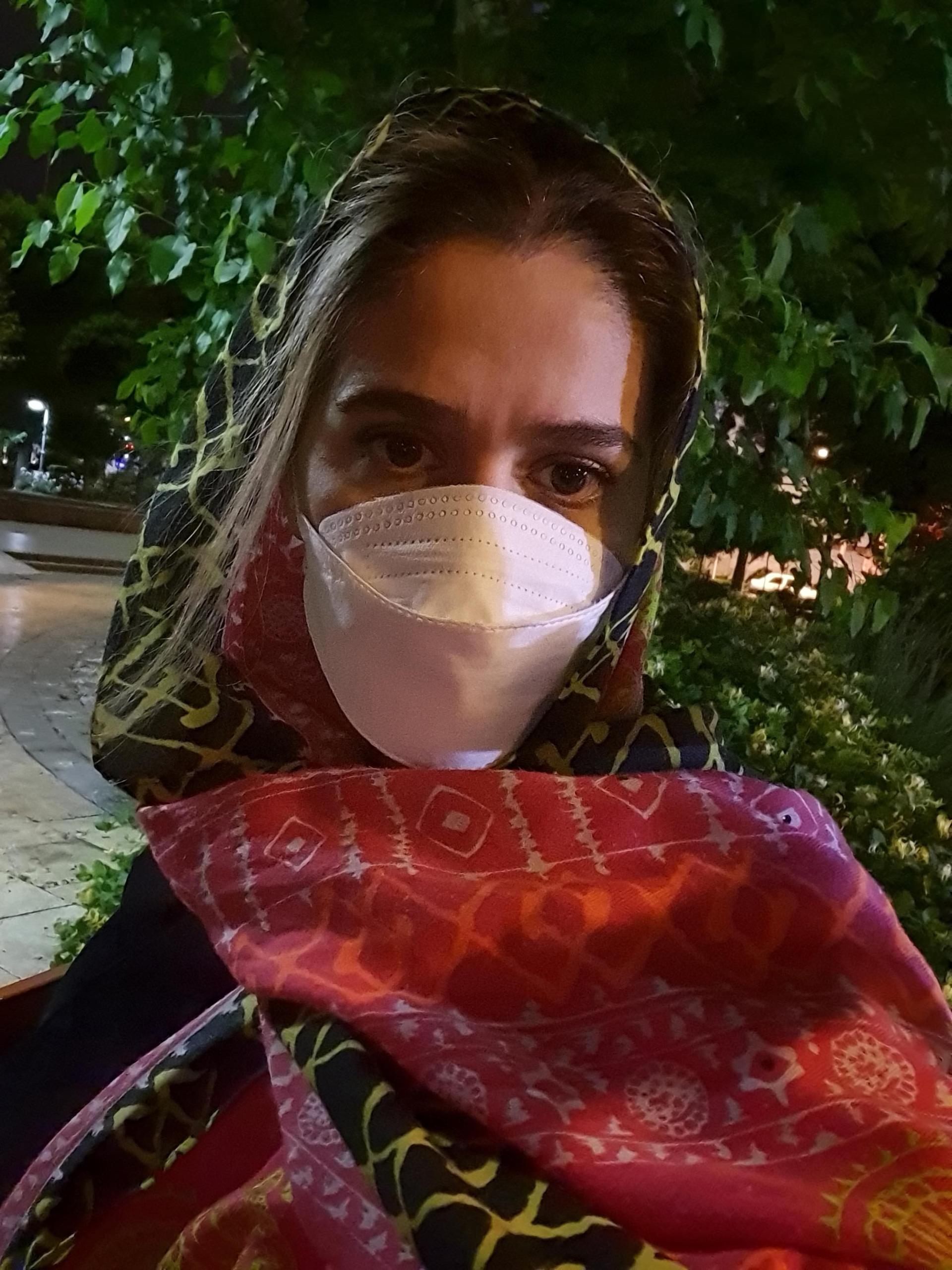 عکس نمونه سلفی گلکسی M62 سامسونگ در نور کم - فرناز عرفان از زومیت