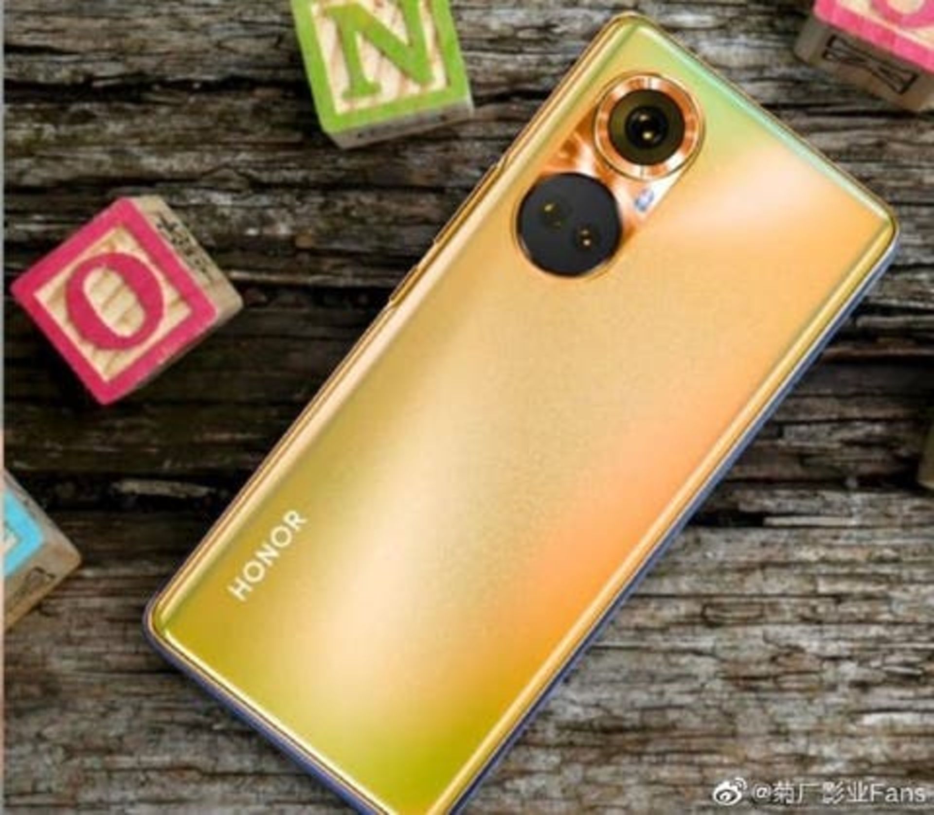 تصویری از گوشی آنر ۵۰