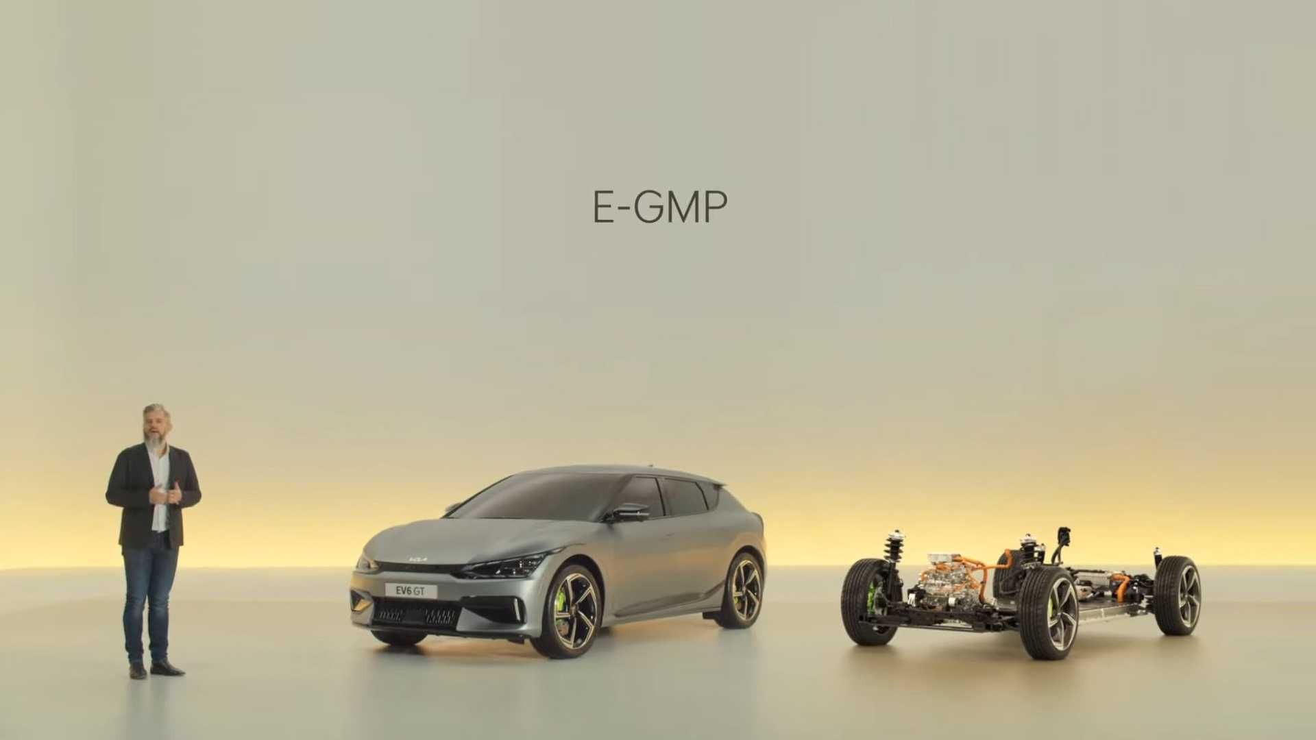 پلتفرم کراس اور برقی کیا ای وی 6 / 2022 Kia EV6 crossover خاکستری رنگ