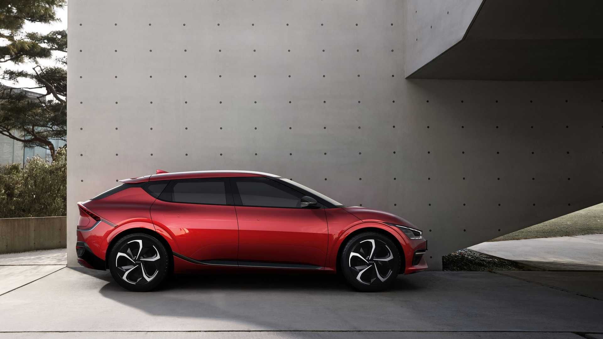 نمای جانبی کراس اور برقی کیا ای وی 6 / 2022 Kia EV6 crossover قرمز رنگ