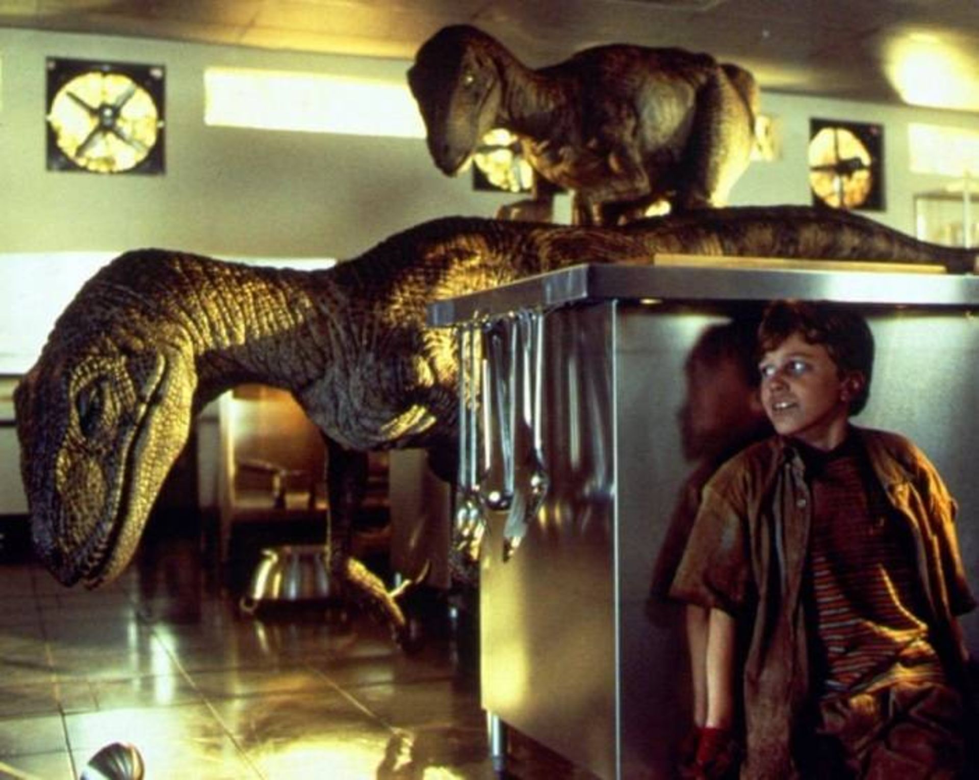 دایناسورها شکارچی انسان هستند